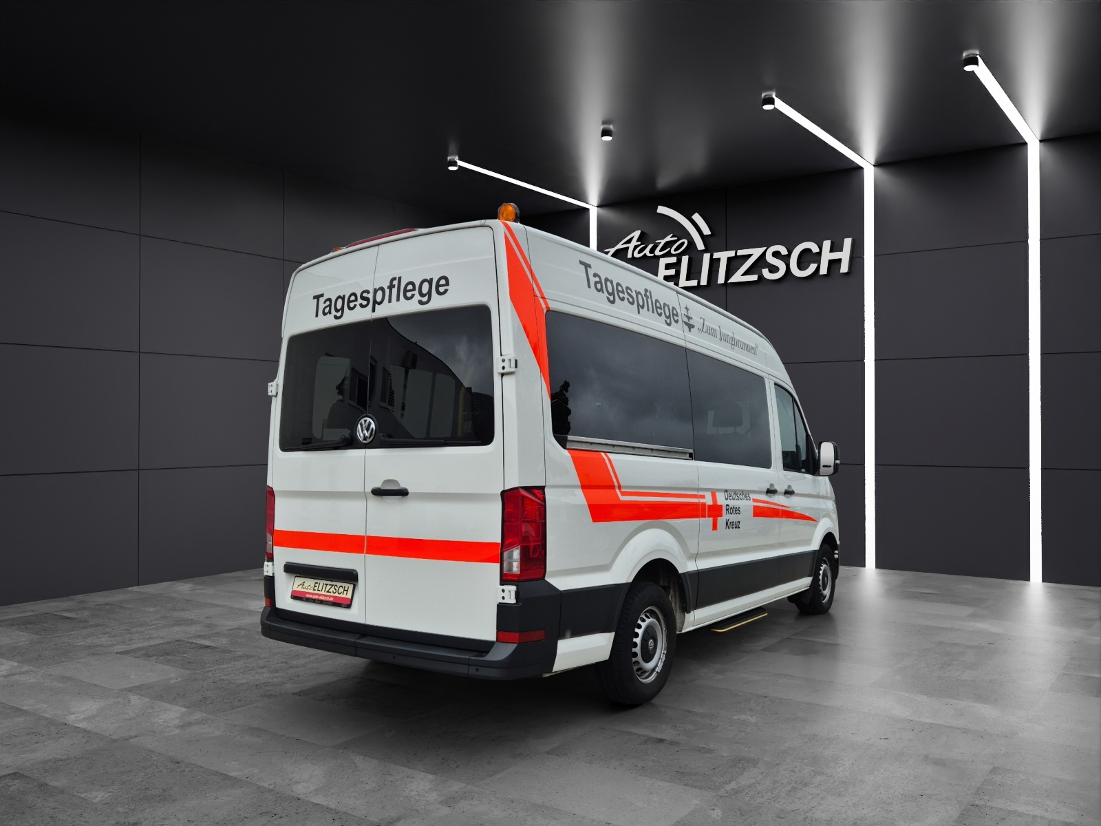Fahrzeugabbildung Volkswagen Crafter 35 MR HD 4Mo 9-Si Rollstuhllift Trittstufe STH AHK Klima PDC