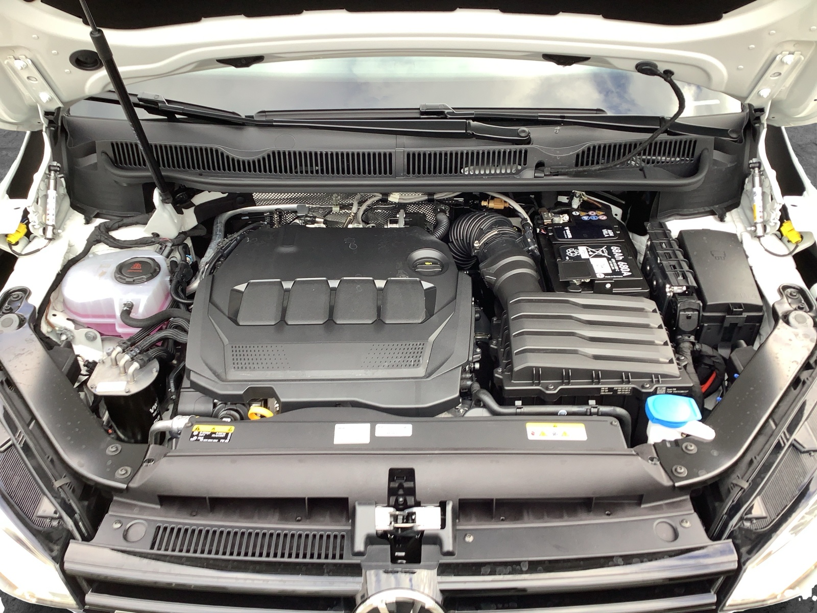 Fahrzeugabbildung Volkswagen Touran R-Line DSG Standheizg.