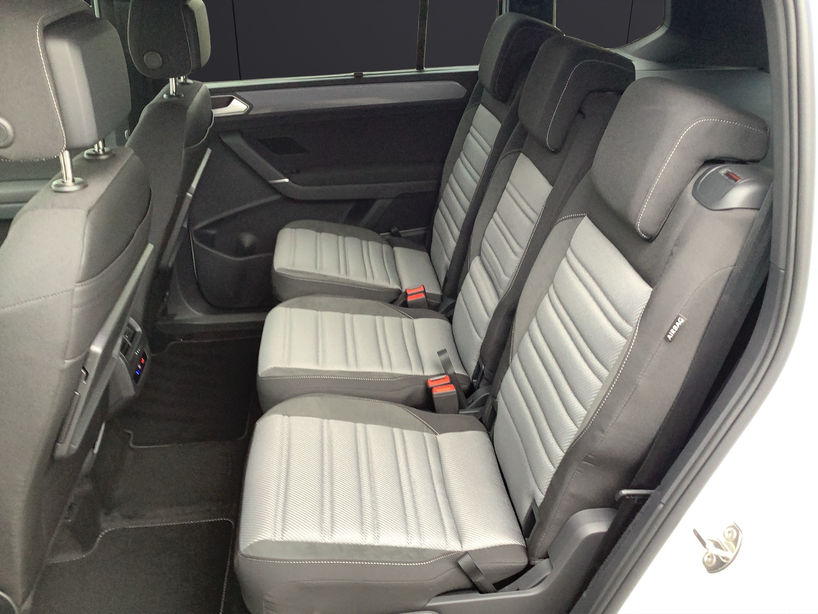 Fahrzeugabbildung Volkswagen Touran R-Line DSG Standheizg.