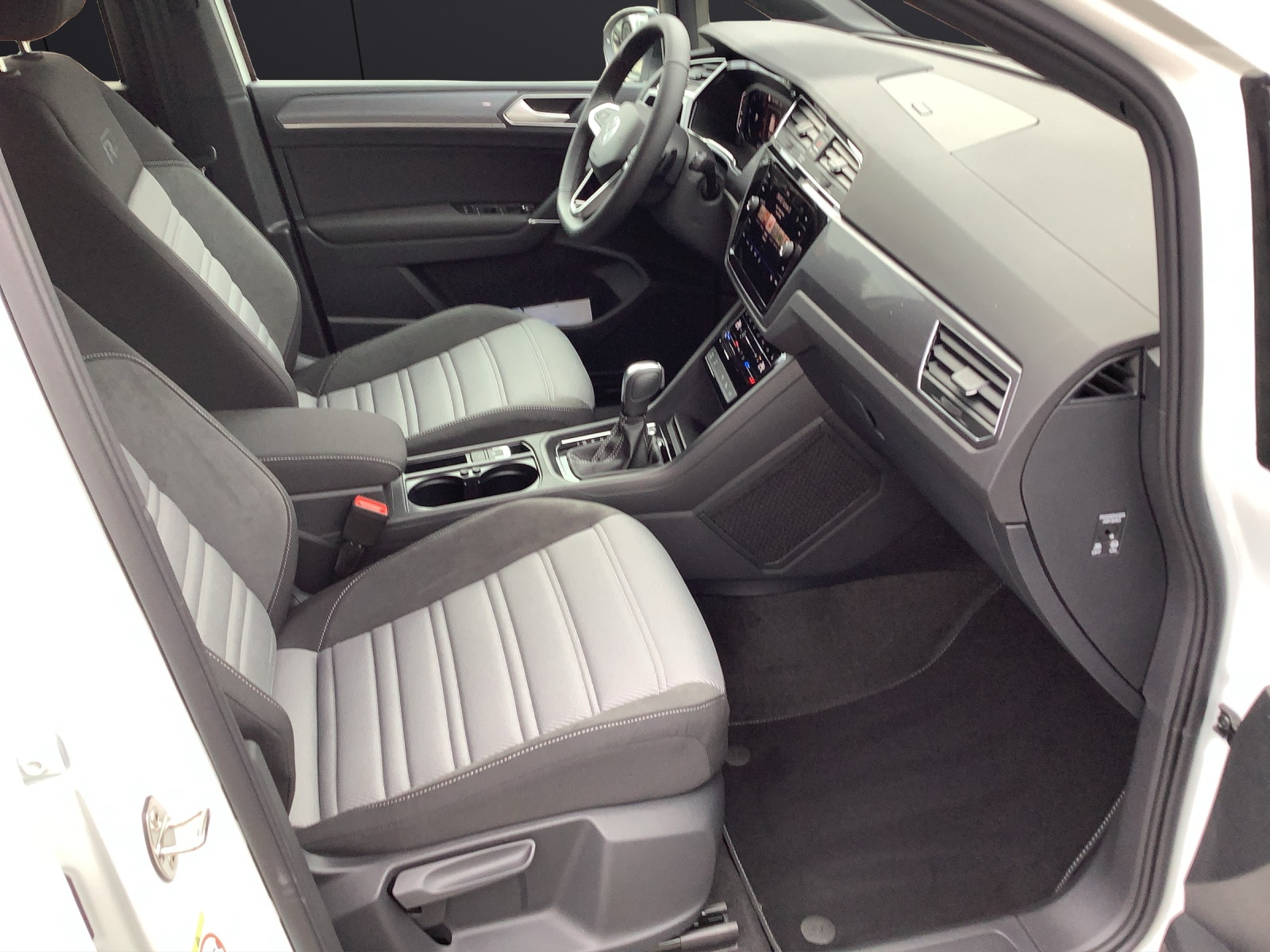 Fahrzeugabbildung Volkswagen Touran R-Line DSG Standheizg.