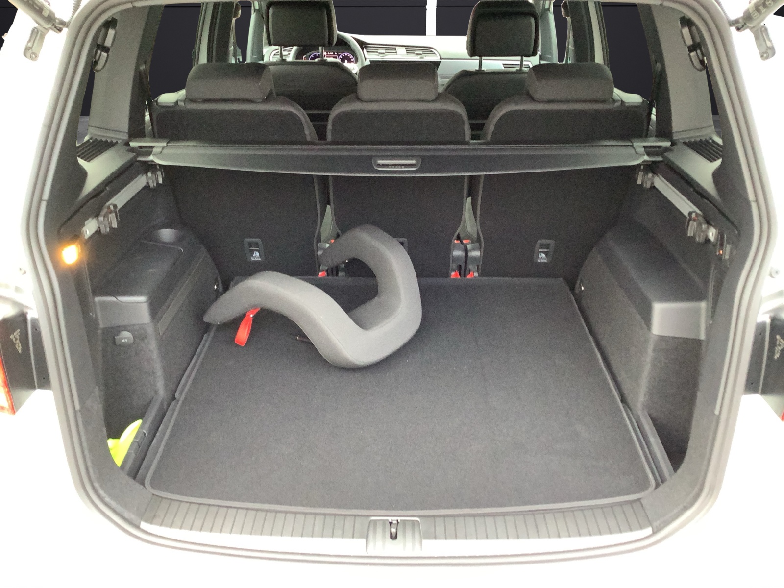 Fahrzeugabbildung Volkswagen Touran R-Line DSG Standheizg.