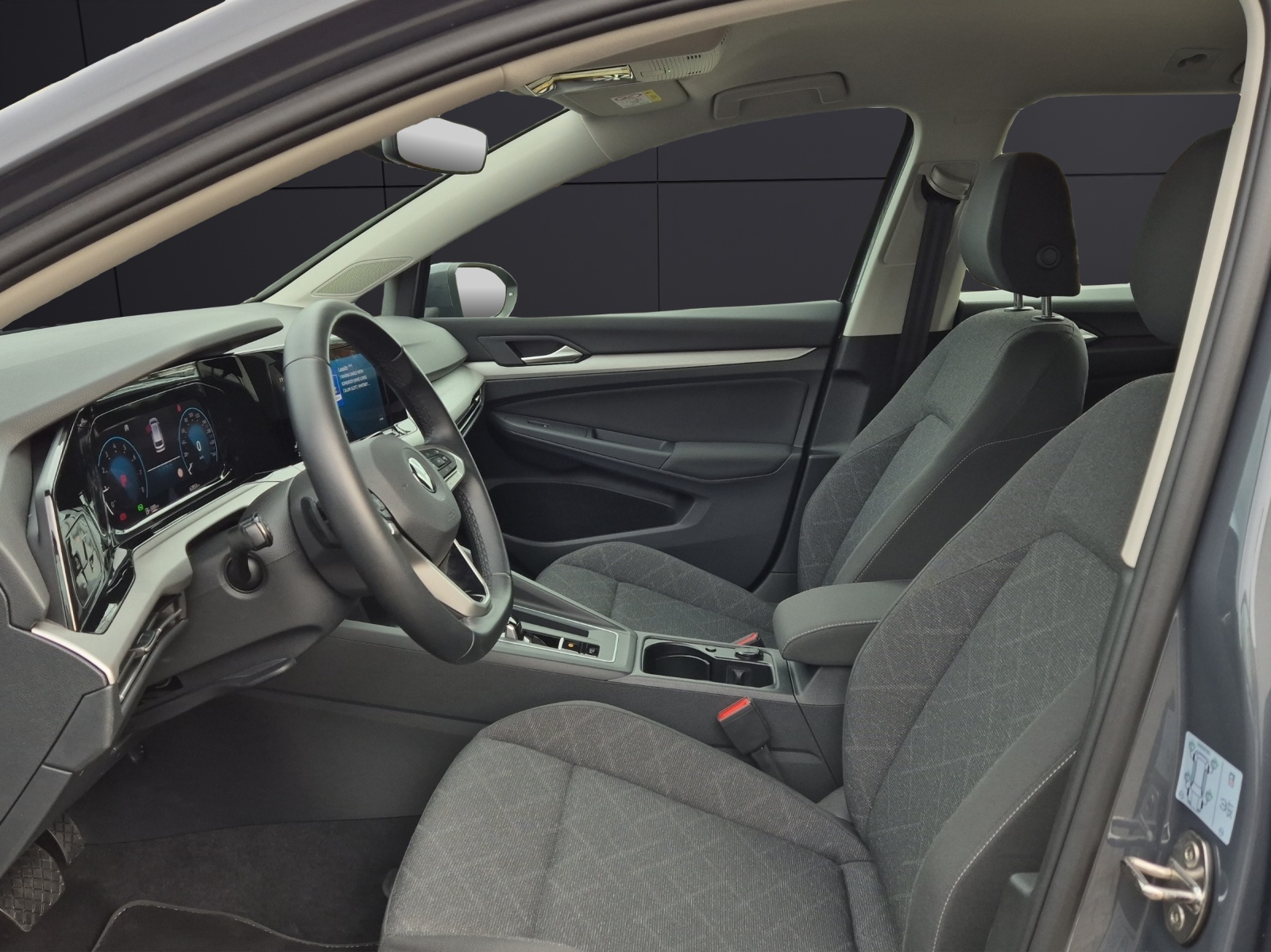 Fahrzeugabbildung Volkswagen Golf VIII Variant eTSI Life DSG LEDplus Navi AID ACC PDC SH