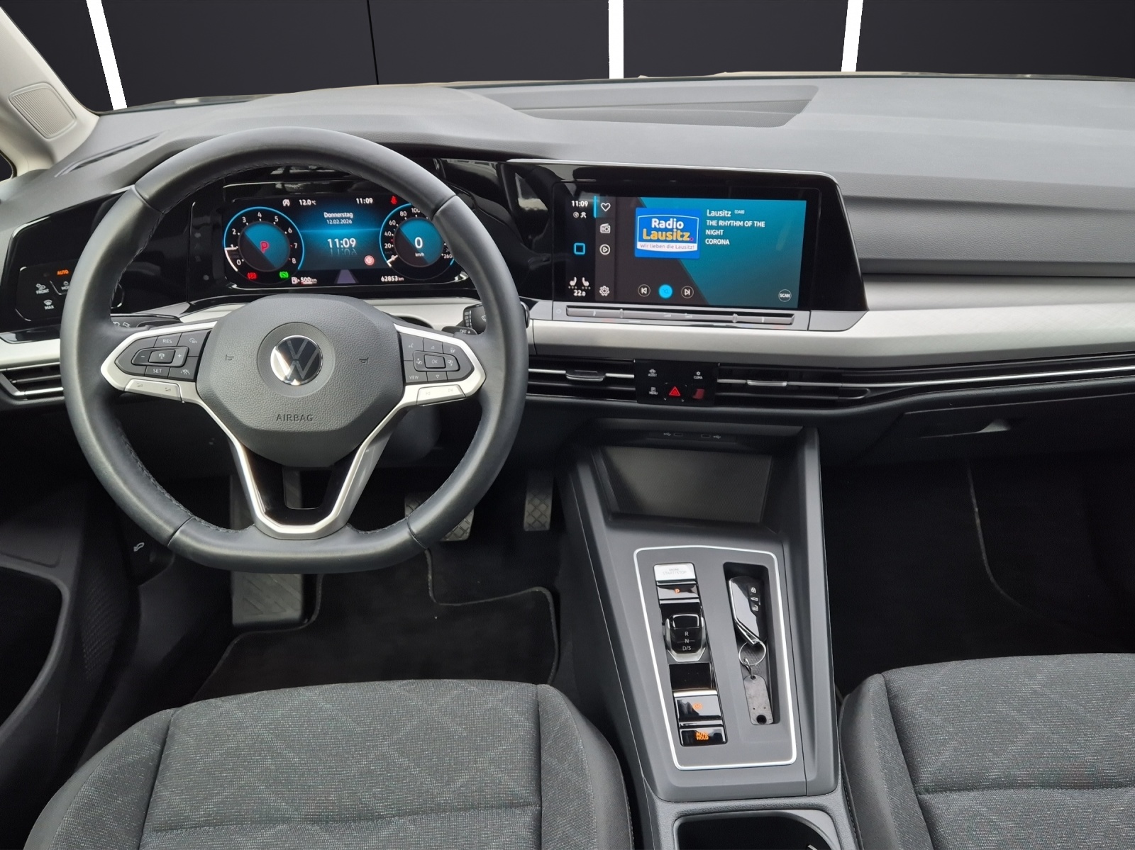 Fahrzeugabbildung Volkswagen Golf VIII Variant eTSI Life DSG LEDplus Navi AID ACC PDC SH