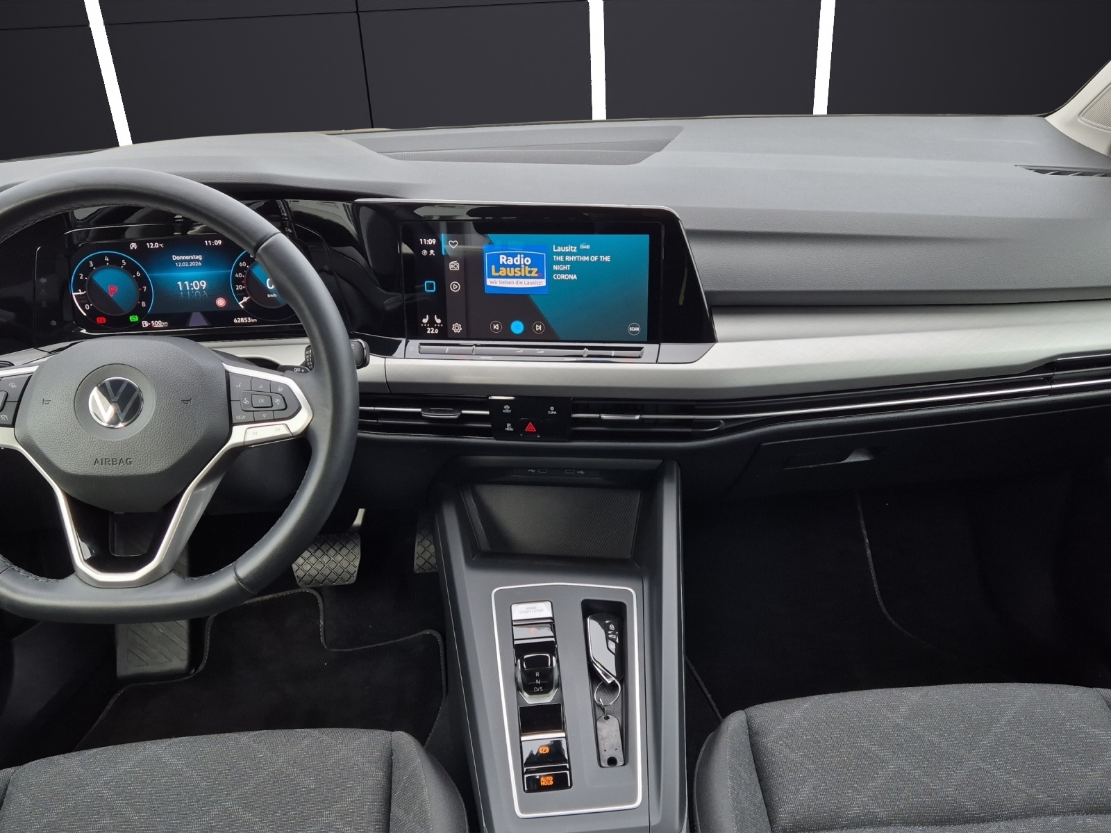 Fahrzeugabbildung Volkswagen Golf VIII Variant eTSI Life DSG LEDplus Navi AID ACC PDC SH