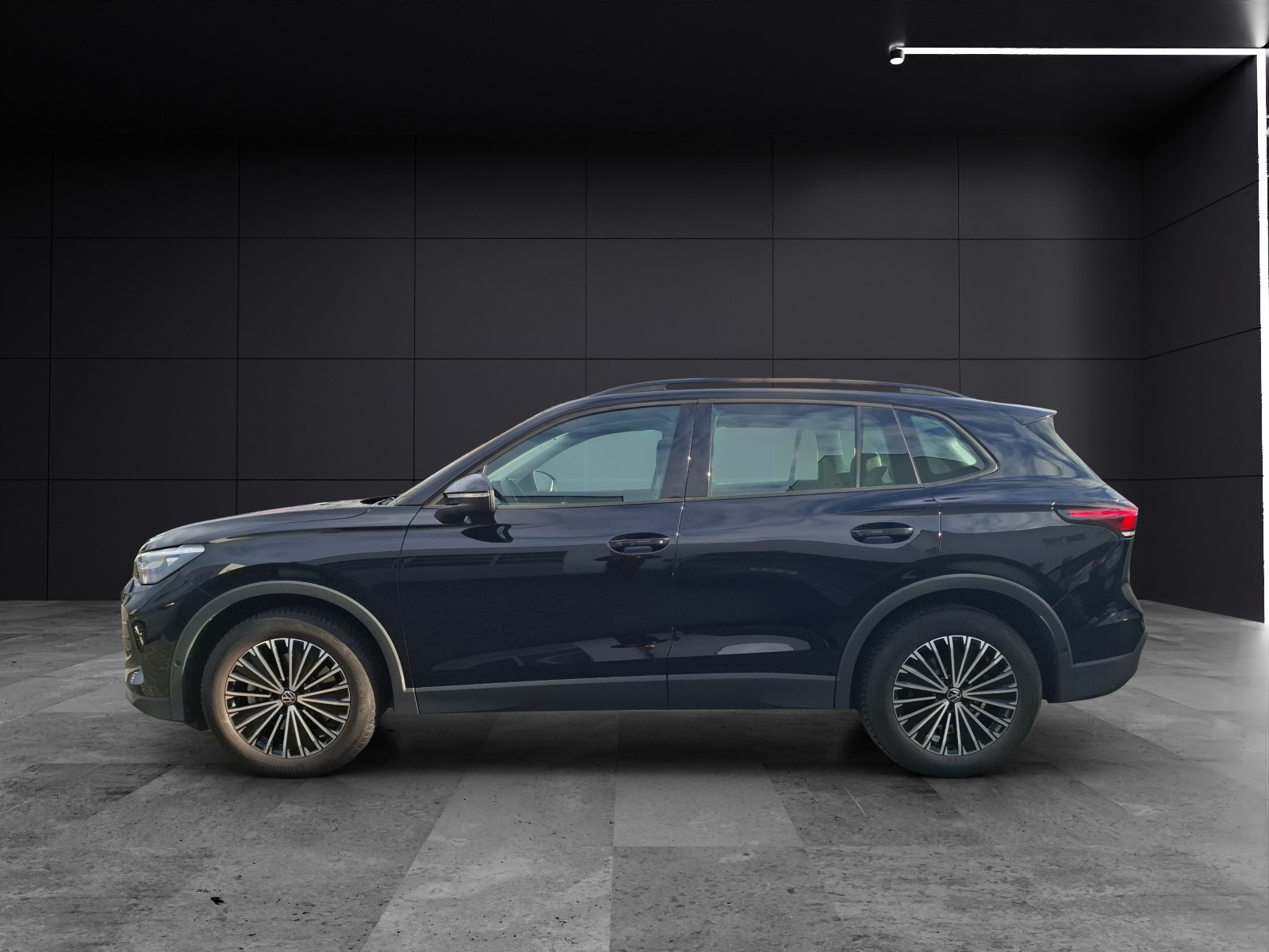 Fahrzeugabbildung Volkswagen Tiguan TDI DSG AHK HuD NAVI Kamera ACC PDC SHZ LM