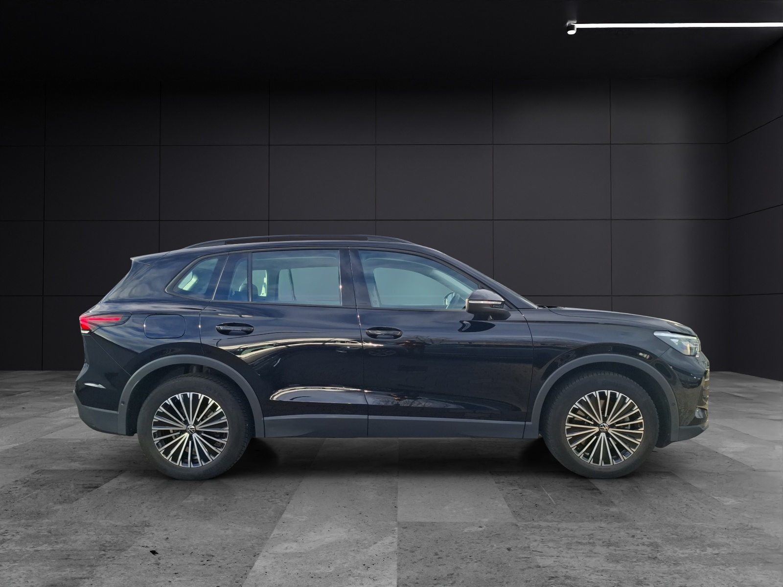 Fahrzeugabbildung Volkswagen Tiguan TDI DSG AHK HuD NAVI Kamera ACC PDC SHZ LM