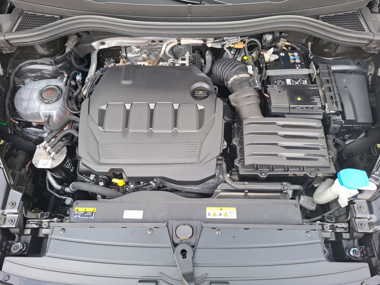 Fahrzeugabbildung Volkswagen Tiguan TDI DSG AHK HuD NAVI Kamera ACC PDC SHZ LM