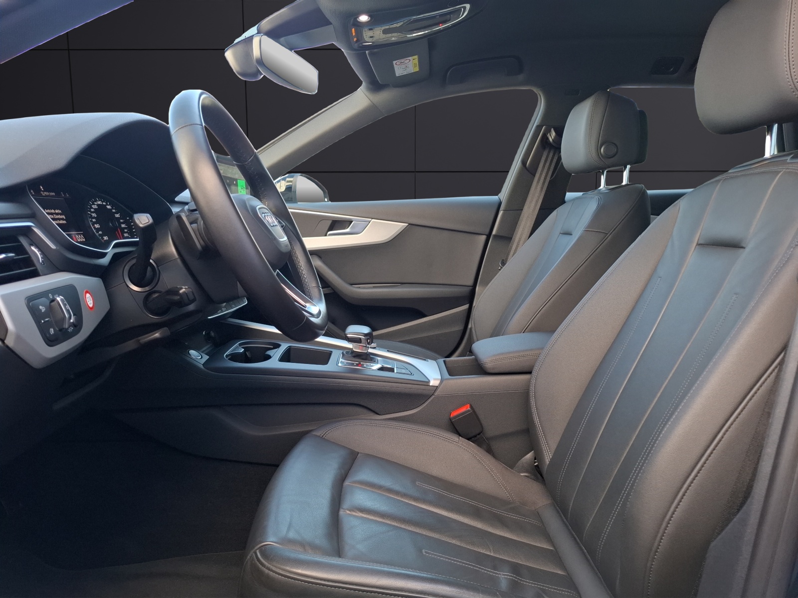 Fahrzeugabbildung Audi A4 Avant 35 TFSI advanced S-tronic LED Navi ACC RFK Leder SHZ