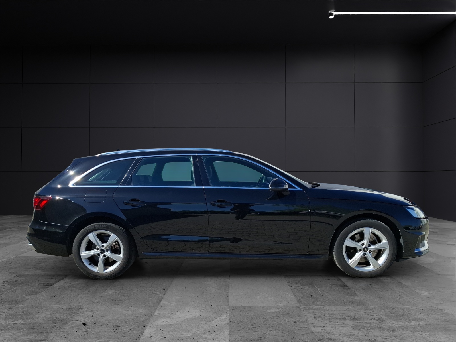 Fahrzeugabbildung Audi A4 Avant 35 TFSI advanced S-tronic LED Navi ACC RFK Leder SHZ