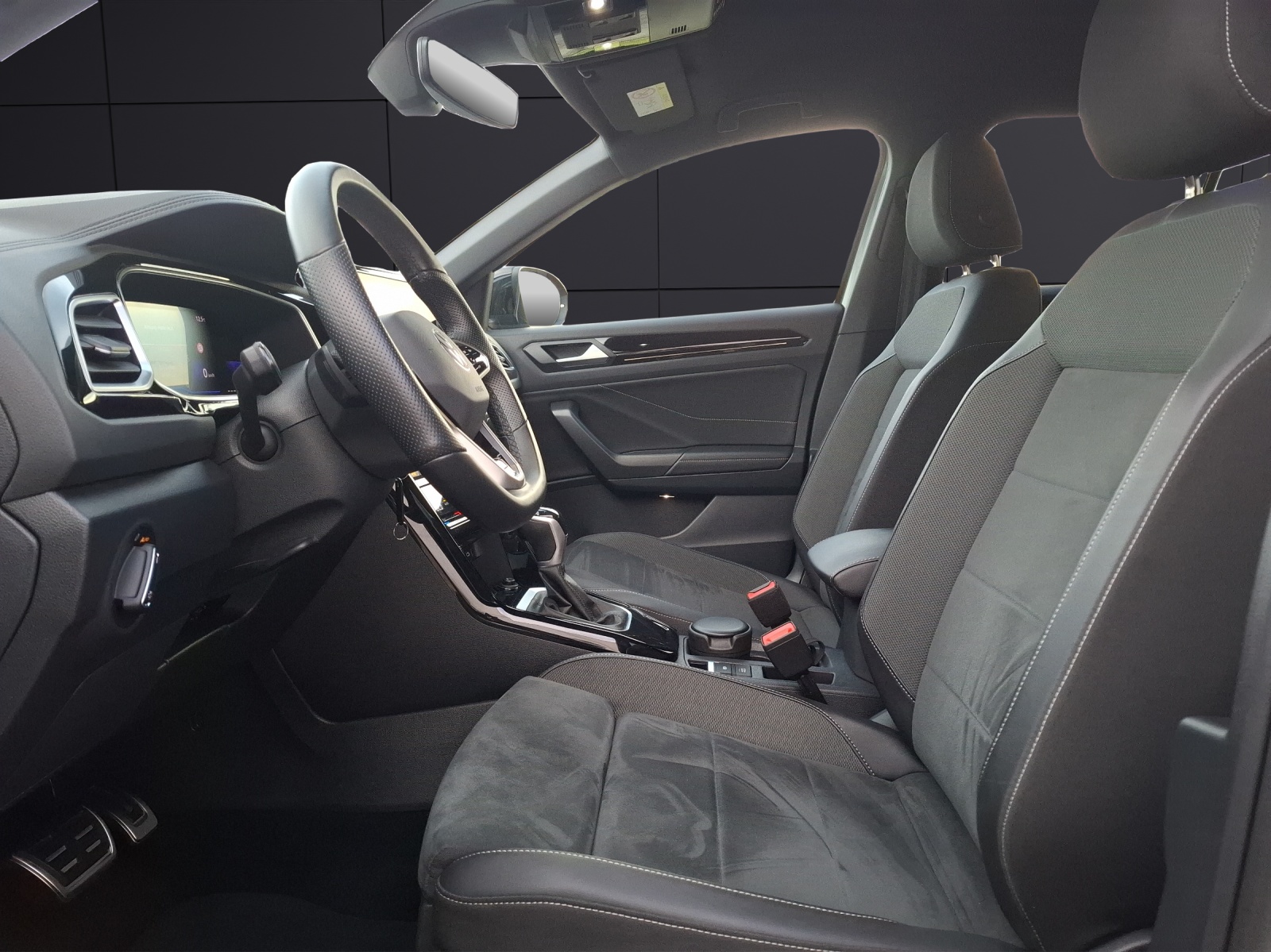 Fahrzeugabbildung Volkswagen T-Roc TDI R-Line DSG LED AHK Navi AID ACC RFK SH