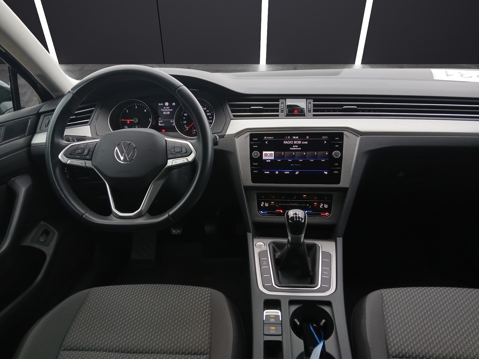 Fahrzeugabbildung Volkswagen Passat Variant TDI LED AHK Navi ACC RFK SH