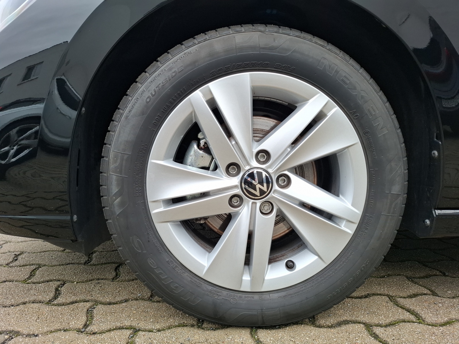 Fahrzeugabbildung Volkswagen Golf VIII Variant eTSI Life DSG LED Navi AID HUD ACC PDC SH