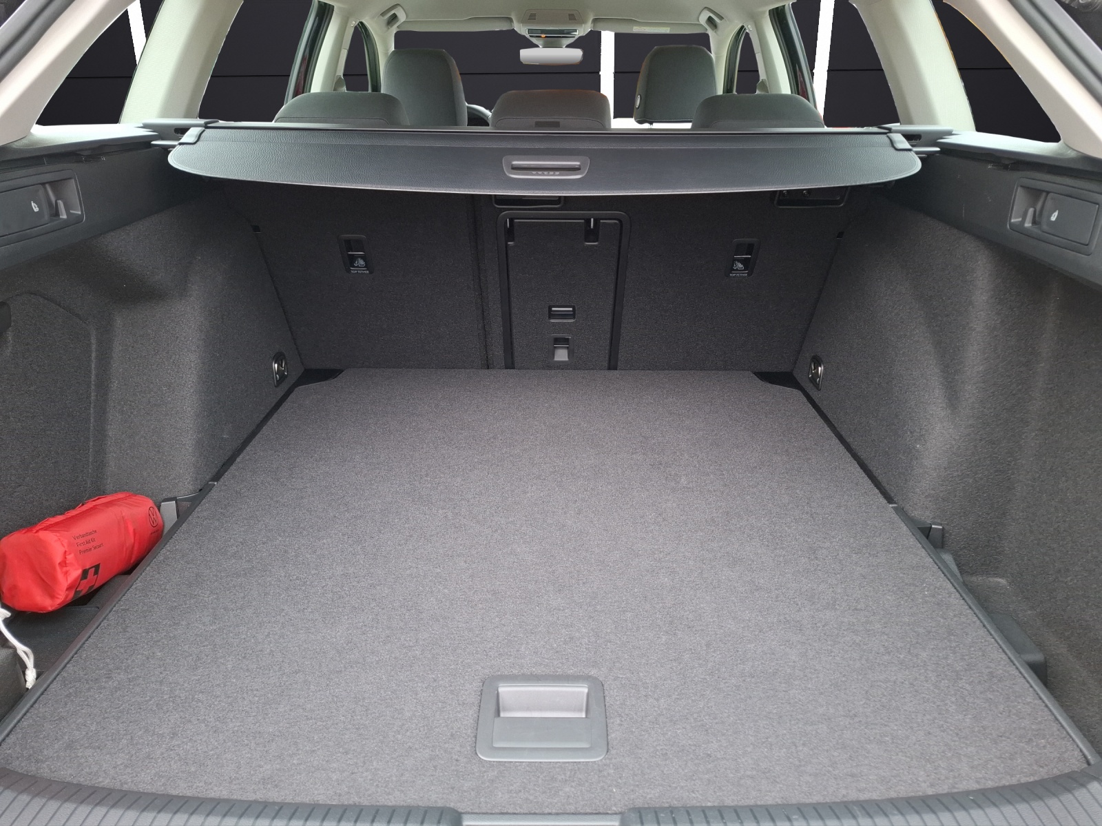 Fahrzeugabbildung Volkswagen Golf VIII Variant eTSI Life DSG LED Navi AID HUD ACC PDC SH