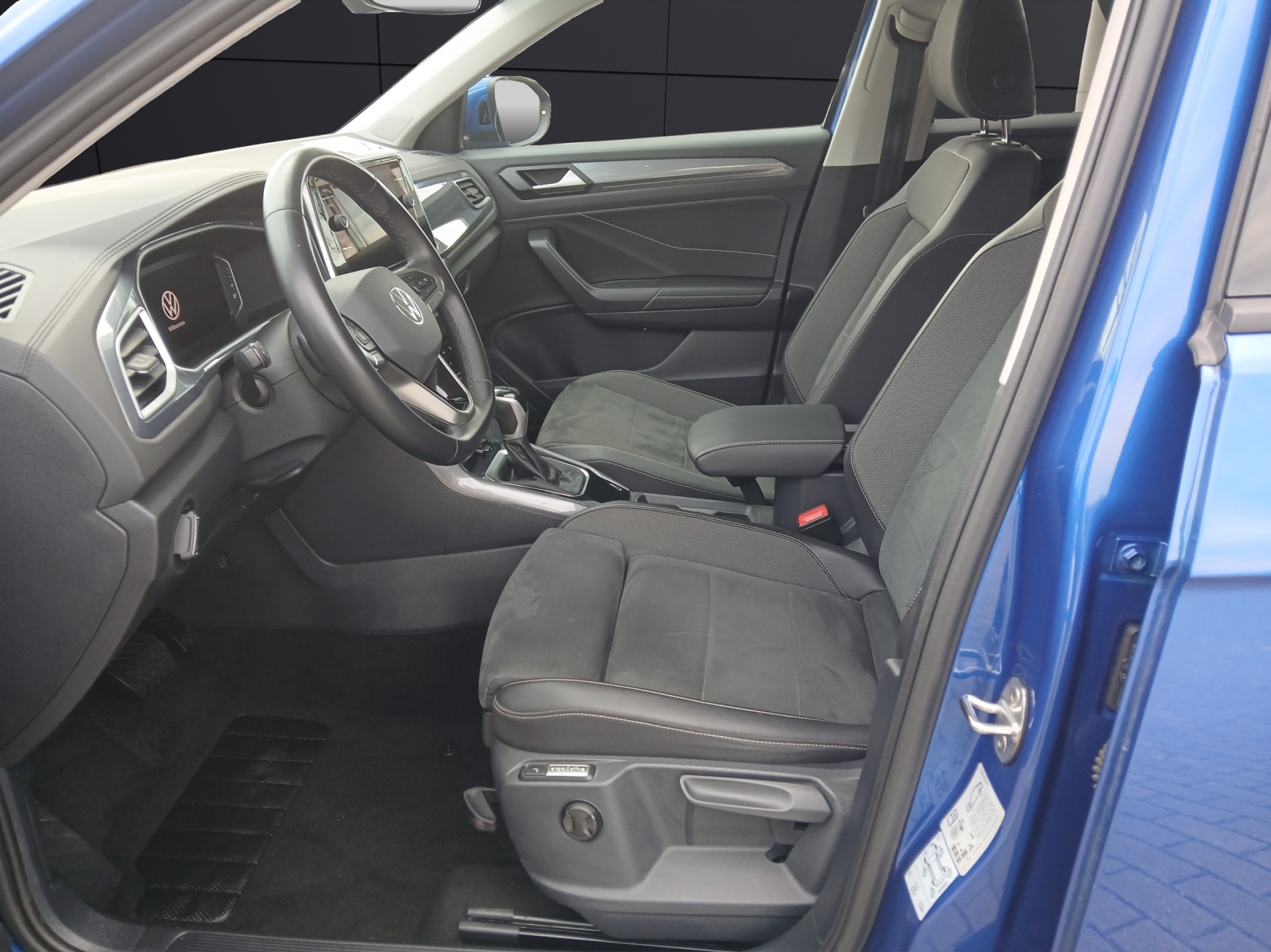 Fahrzeugabbildung Volkswagen T-Roc TSI Style Matrix AHK Kamera ACC Keyless Navi