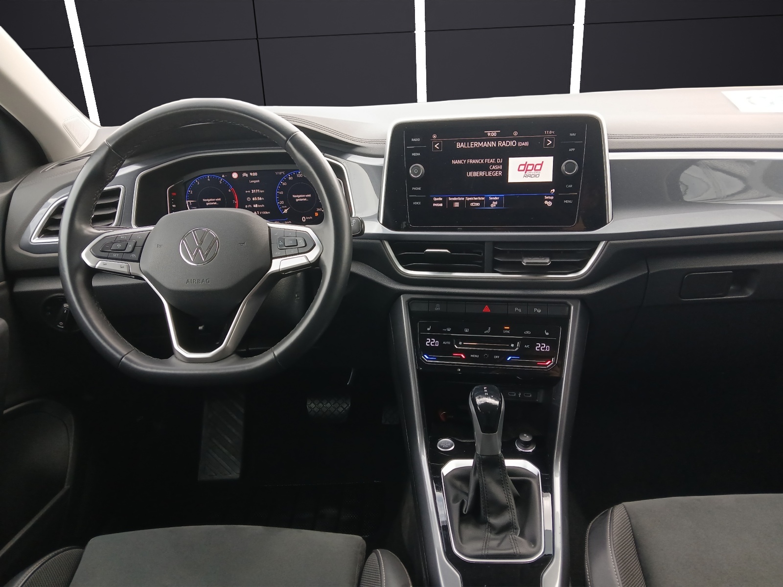 Fahrzeugabbildung Volkswagen T-Roc TSI Style Matrix AHK Kamera ACC Keyless Navi