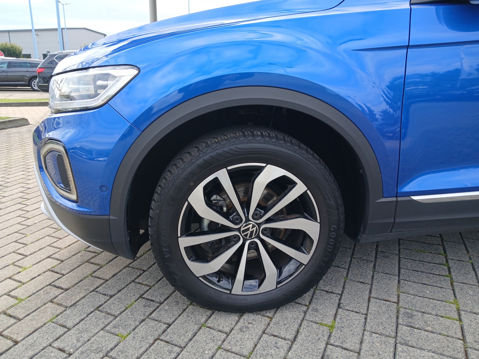 Fahrzeugabbildung Volkswagen T-Roc TSI Style Matrix AHK Kamera ACC Keyless Navi