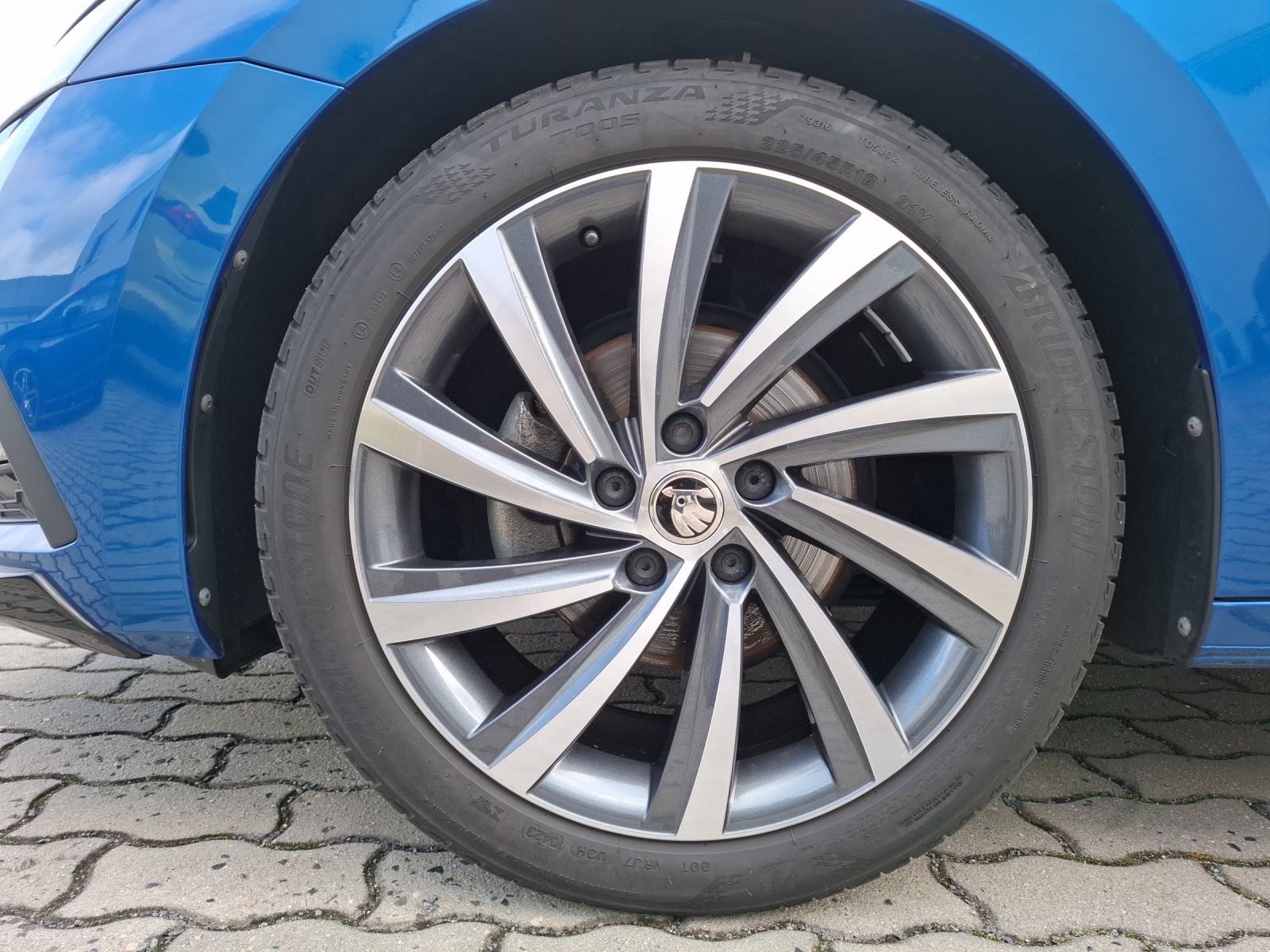 Fahrzeugabbildung SKODA Octavia Combi TDI Sportline DSG LED Navi HUD ACC PDC SH 18