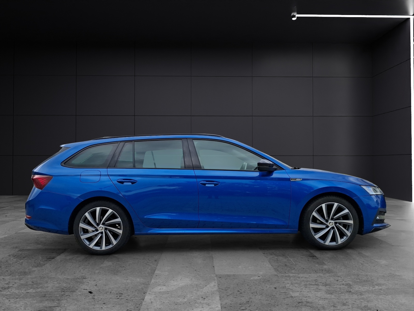 Fahrzeugabbildung SKODA Octavia Combi TDI Sportline DSG LED Navi HUD ACC PDC SH 18