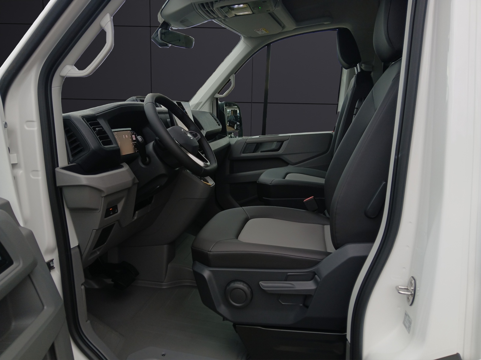 Fahrzeugabbildung Volkswagen Crafter Kasten 2,0l TDI 130 kW MR 4MOT CLIMATRONIC REAR VIEW STANDH. LED SITZH.