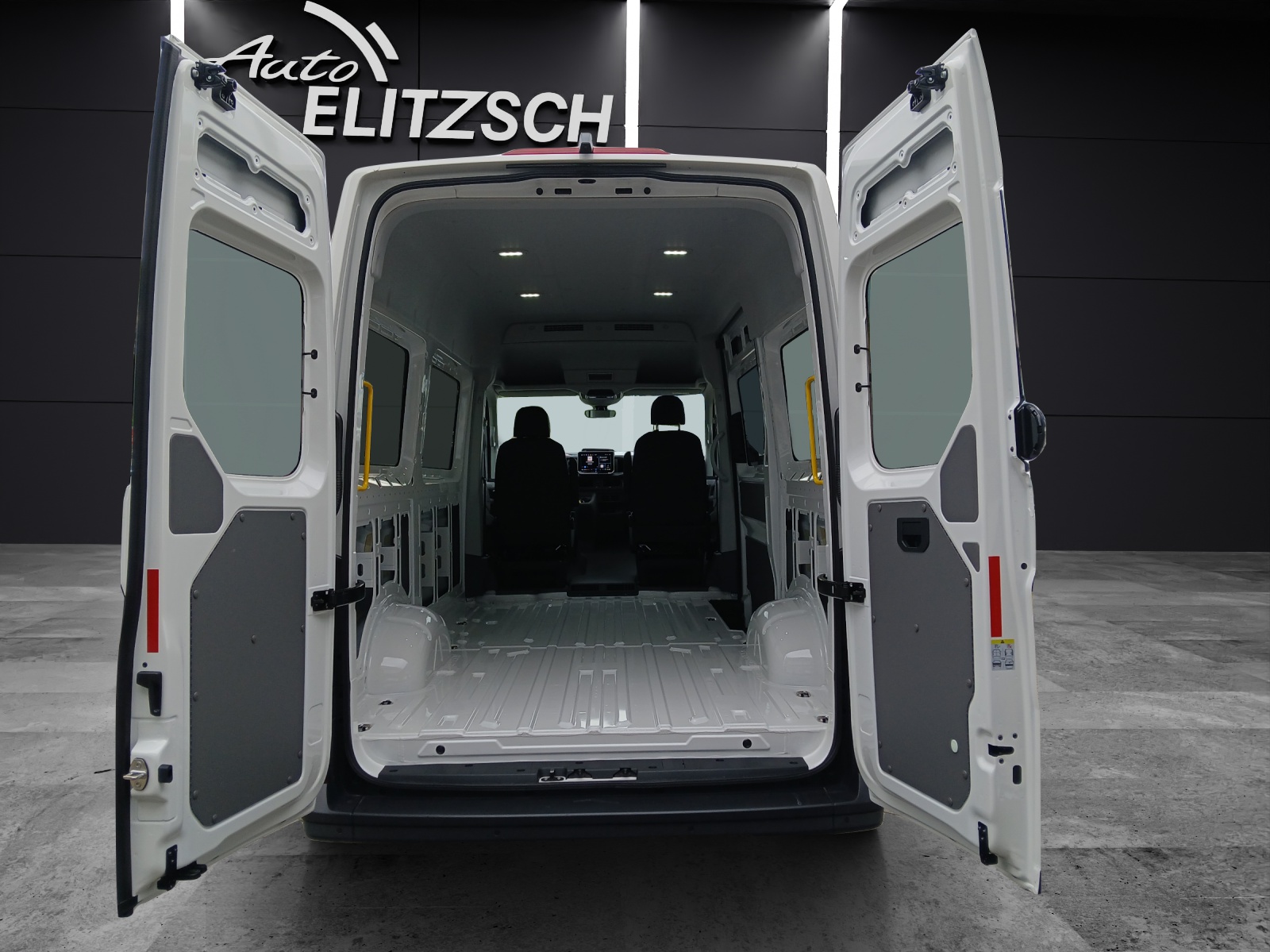 Fahrzeugabbildung Volkswagen Crafter Kasten 2,0l TDI 130 kW MR 4MOT CLIMATRONIC REAR VIEW STANDH. LED SITZH.