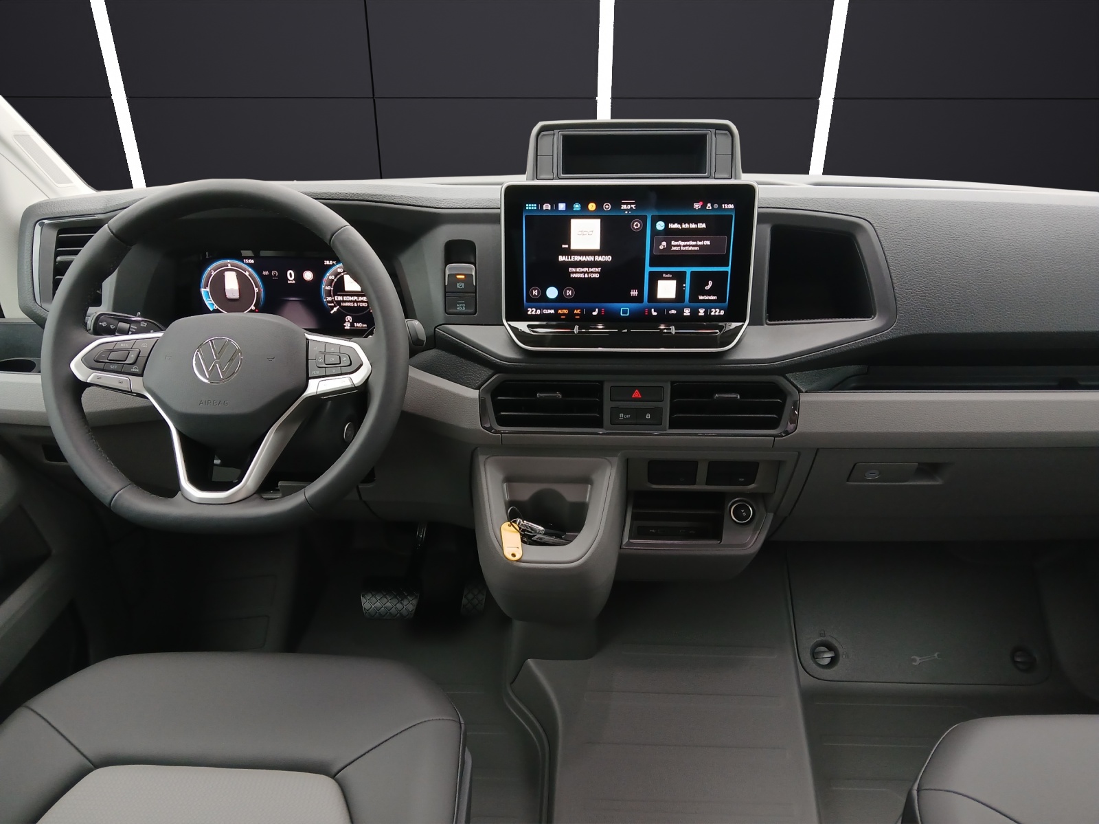 Fahrzeugabbildung Volkswagen Crafter Kasten 2,0l TDI 130 kW MR 4MOT CLIMATRONIC REAR VIEW STANDH. LED SITZH.