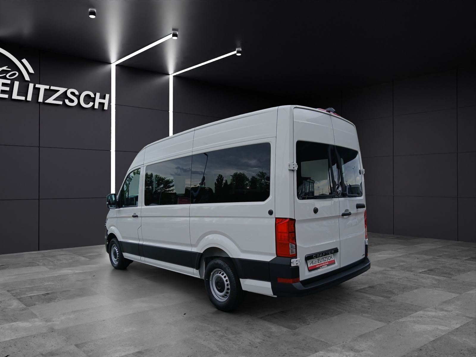 Fahrzeugabbildung Volkswagen Crafter Kasten 2,0l TDI 130 kW MR 4MOT CLIMATRONIC REAR VIEW STANDH. LED SITZH.