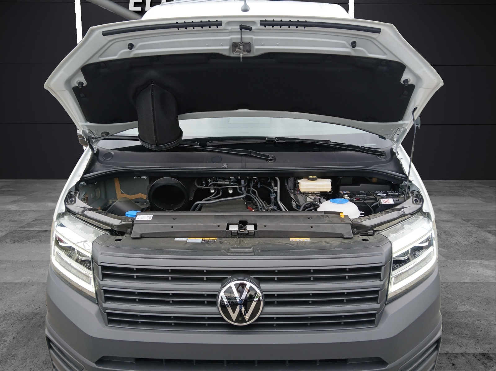 Fahrzeugabbildung Volkswagen Crafter Kasten 2,0l TDI 130 kW MR 4MOT CLIMATRONIC REAR VIEW STANDH. LED SITZH.