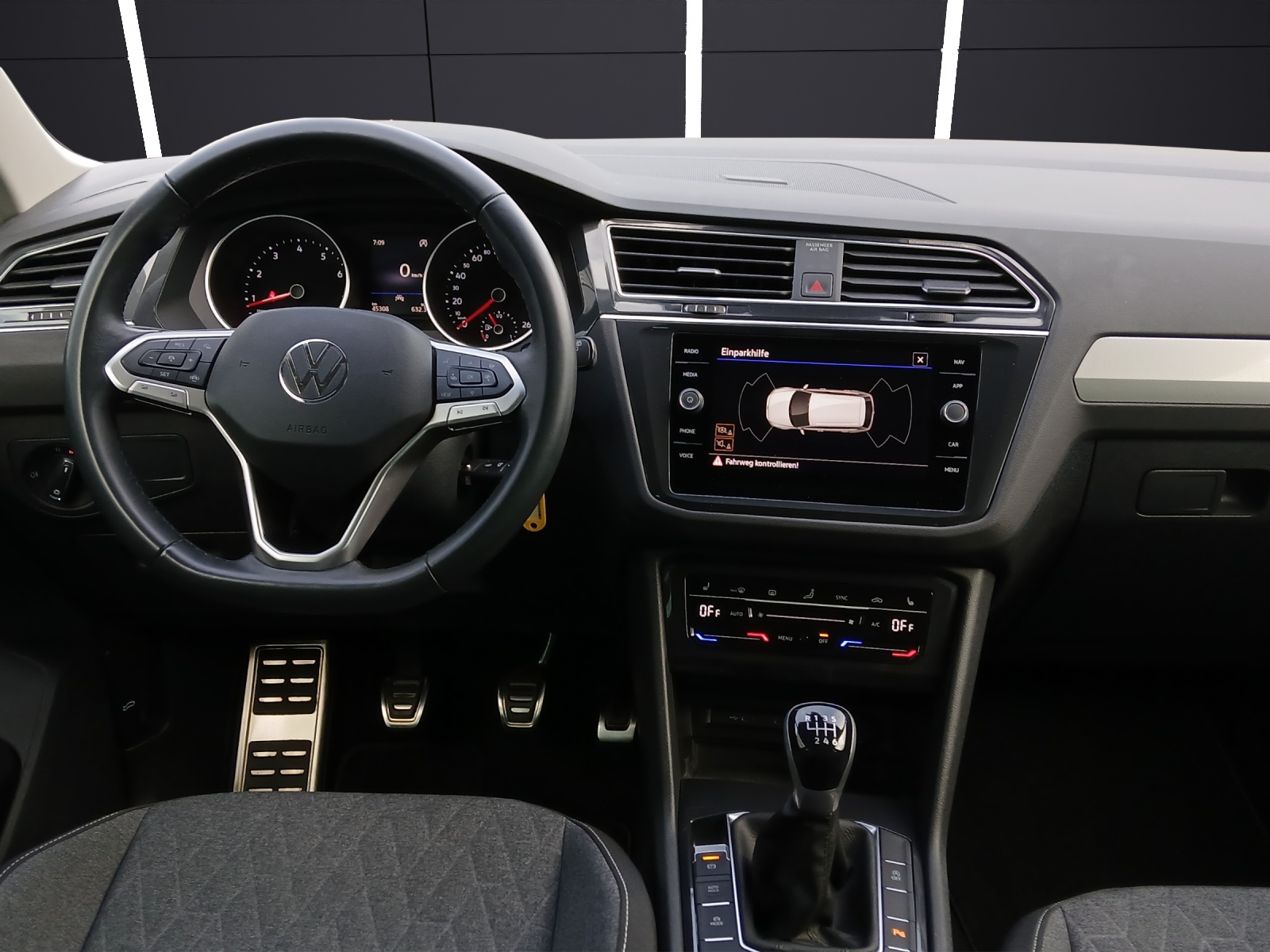 Fahrzeugabbildung Volkswagen Tiguan TSI Move LED CarPlay ACC PDC SHZ LHZ