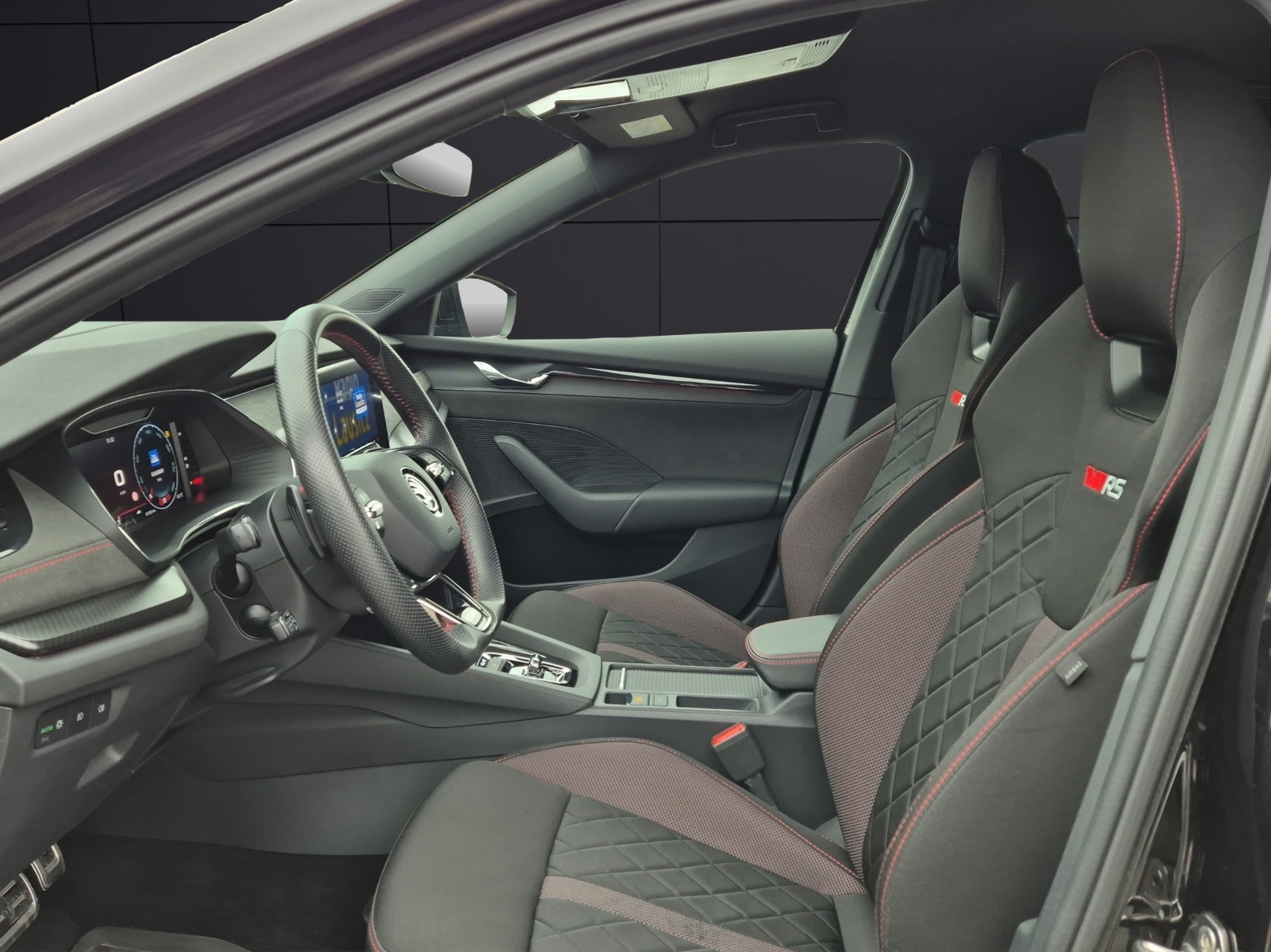 Fahrzeugabbildung SKODA Octavia Combi TDI RS DSG 4x4 Matri Navi AID HUD ACC RFK SH