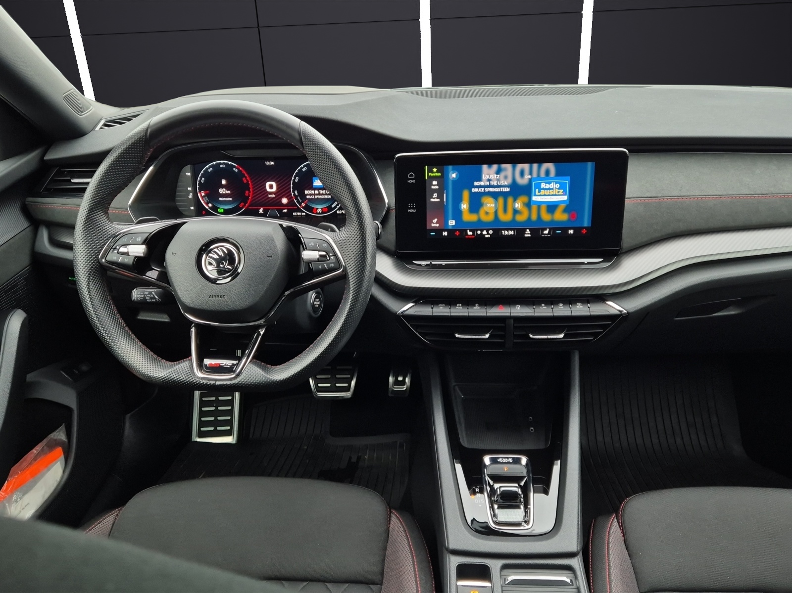 Fahrzeugabbildung SKODA Octavia Combi TDI RS DSG 4x4 Matri Navi AID HUD ACC RFK SH