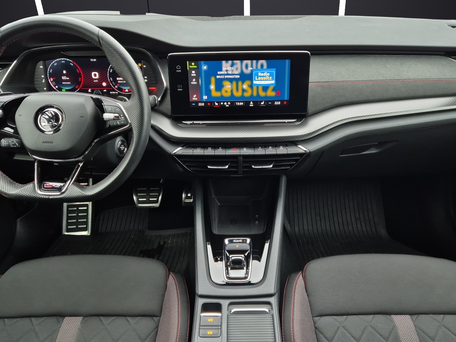 Fahrzeugabbildung SKODA Octavia Combi TDI RS DSG 4x4 Matri Navi AID HUD ACC RFK SH