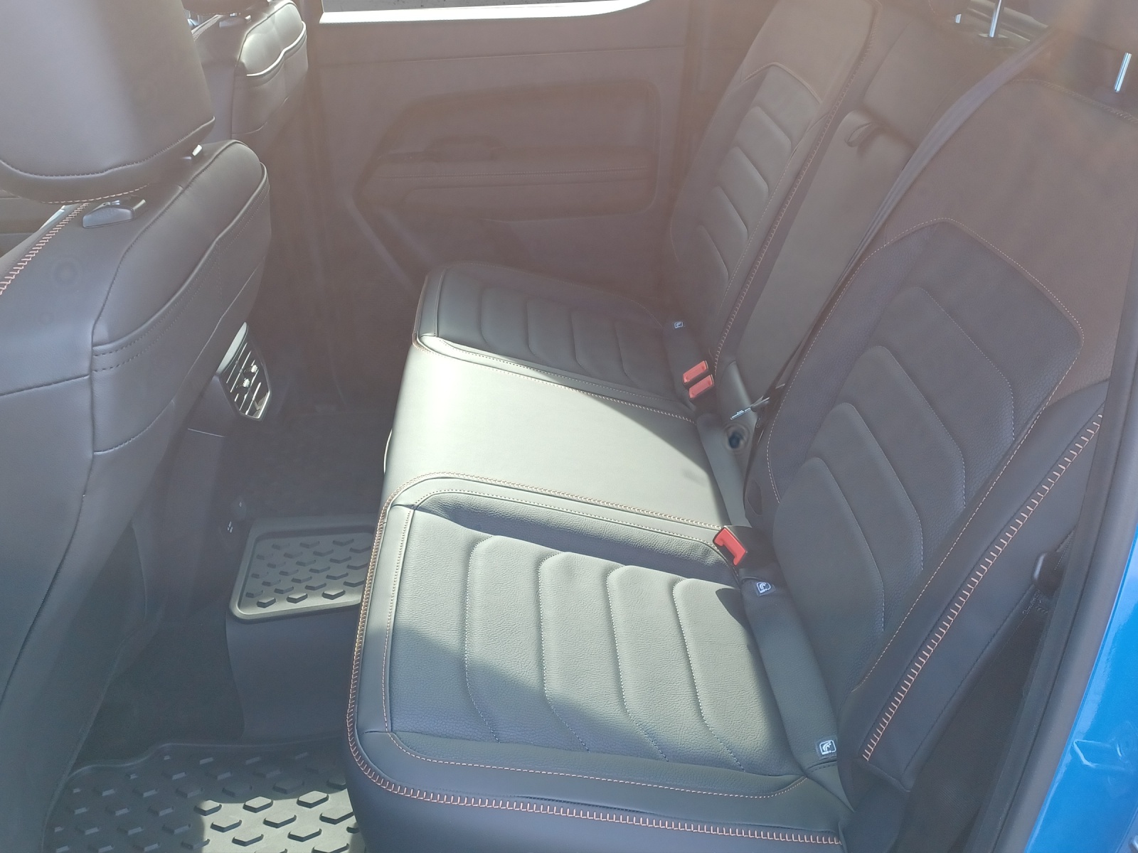 Fahrzeugabbildung Volkswagen Amarok TDI Pan Americ. 4M MATRIX ACC AHK STH HARDTOP