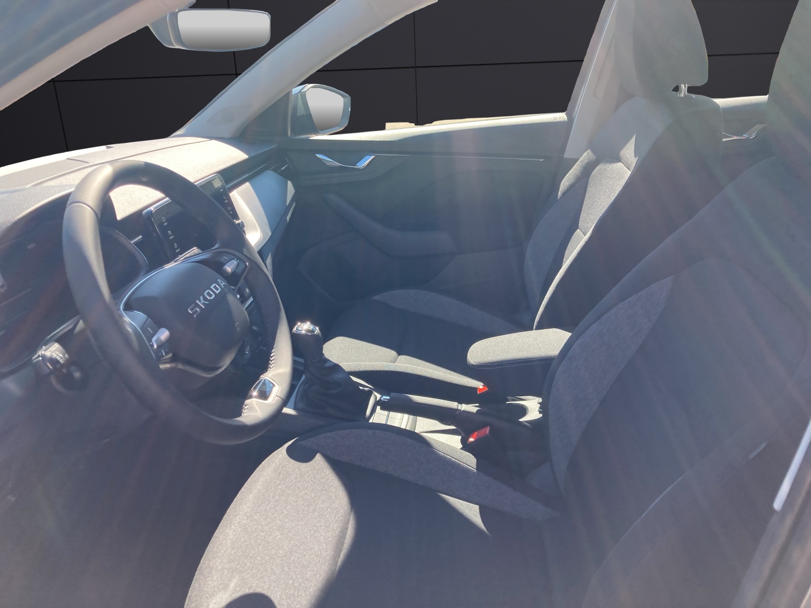 Fahrzeugabbildung SKODA Scala Essence 1.0TSI 85KW 6-Gang Smart Link, LED, SHZ