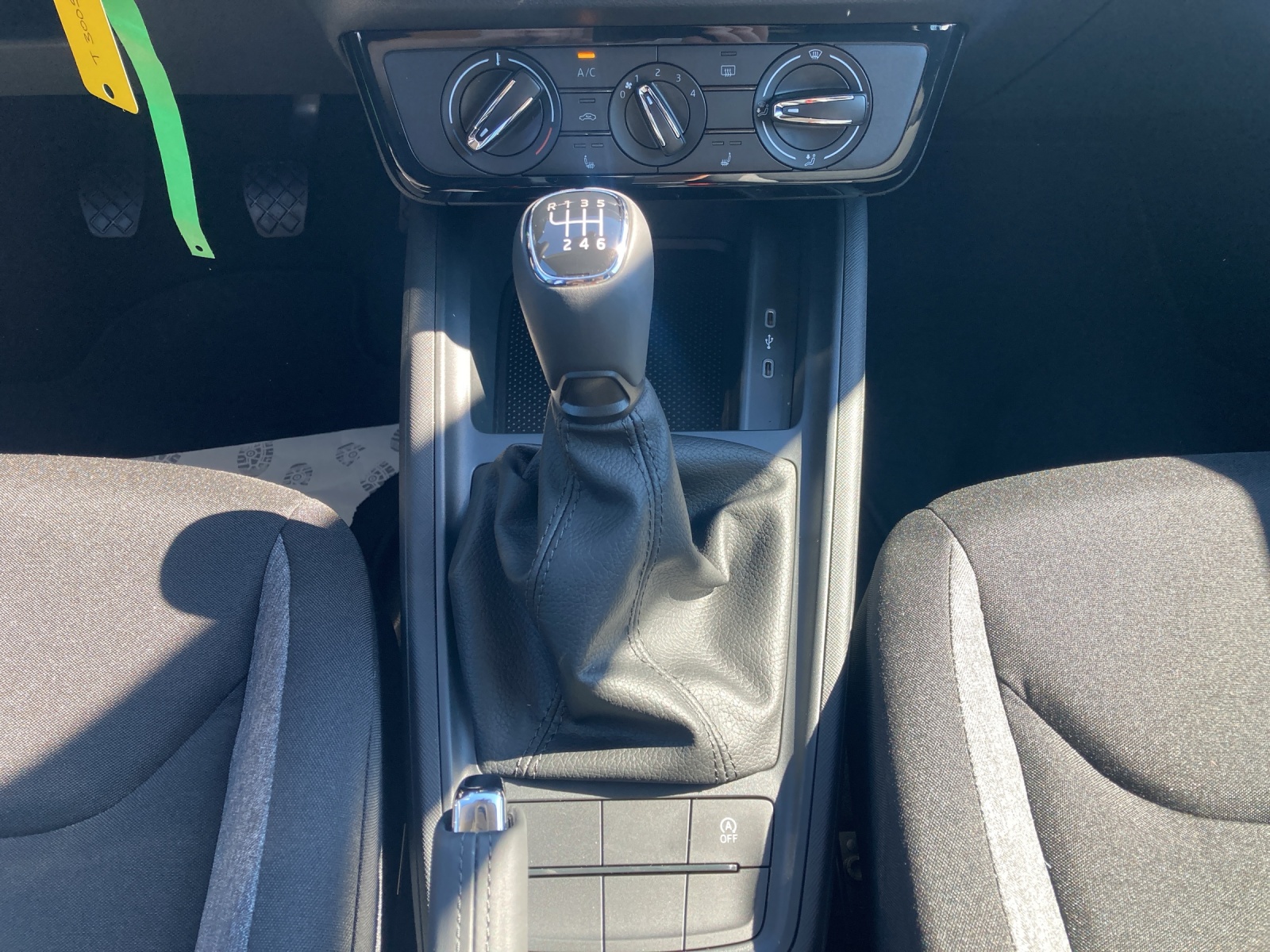 Fahrzeugabbildung SKODA Scala Essence 1.0TSI 85KW 6-Gang Smart Link, LED, SHZ