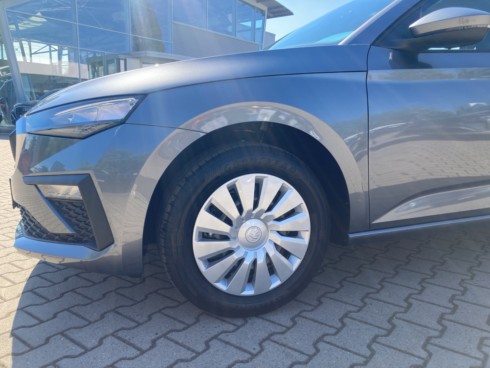 Fahrzeugabbildung SKODA Scala Essence 1.0TSI 85KW 6-Gang Smart Link, LED, SHZ