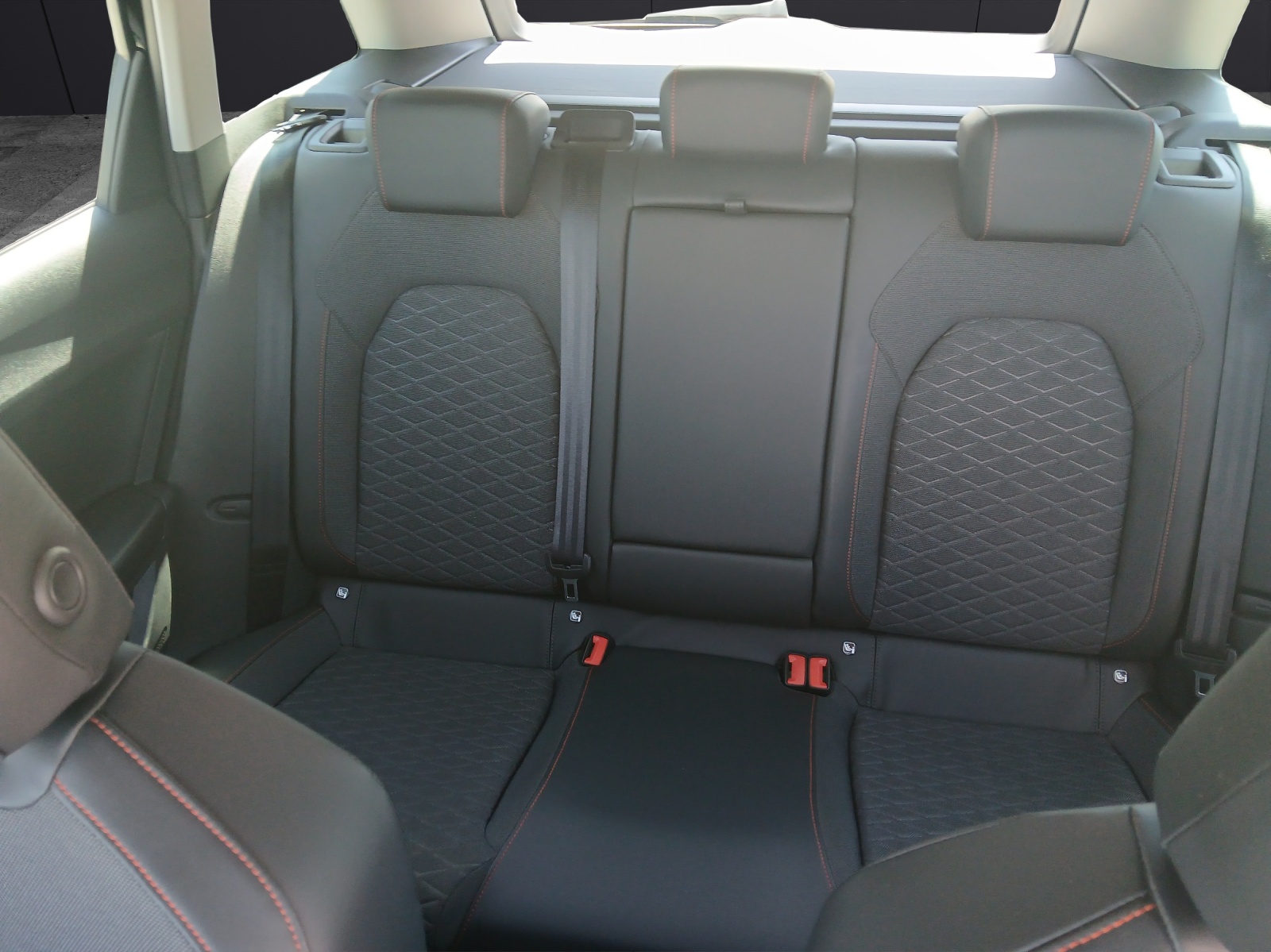 Fahrzeugabbildung SEAT Leon ST TSI FR DSG LED Navi ACC RFK SH 18