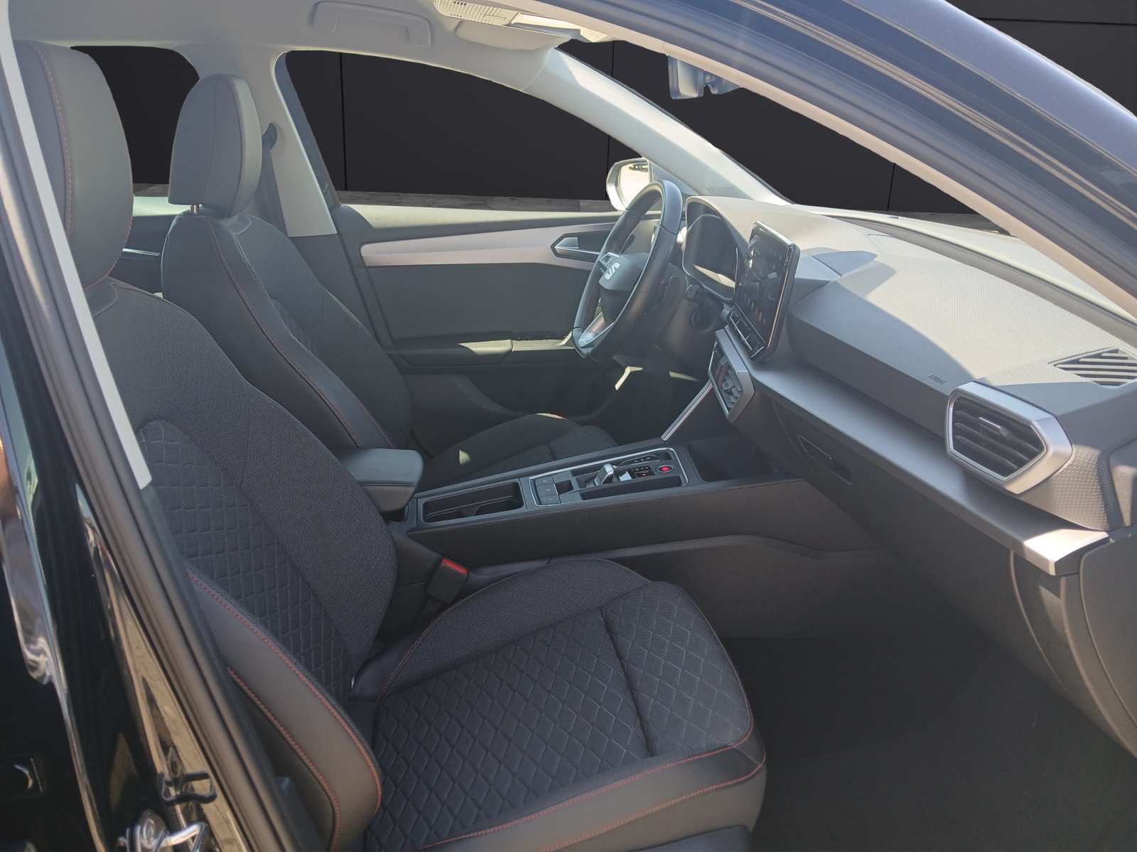 Fahrzeugabbildung SEAT Leon ST TSI FR DSG LED Navi ACC RFK SH 18