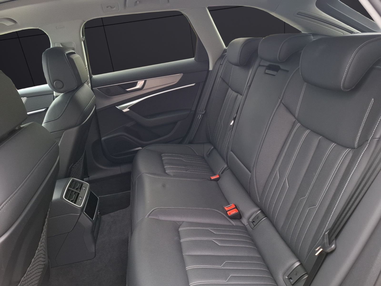 Fahrzeugabbildung Audi S6 Avant TDI quattro STH Matrix AHK HUD Pano B&O AVC 20