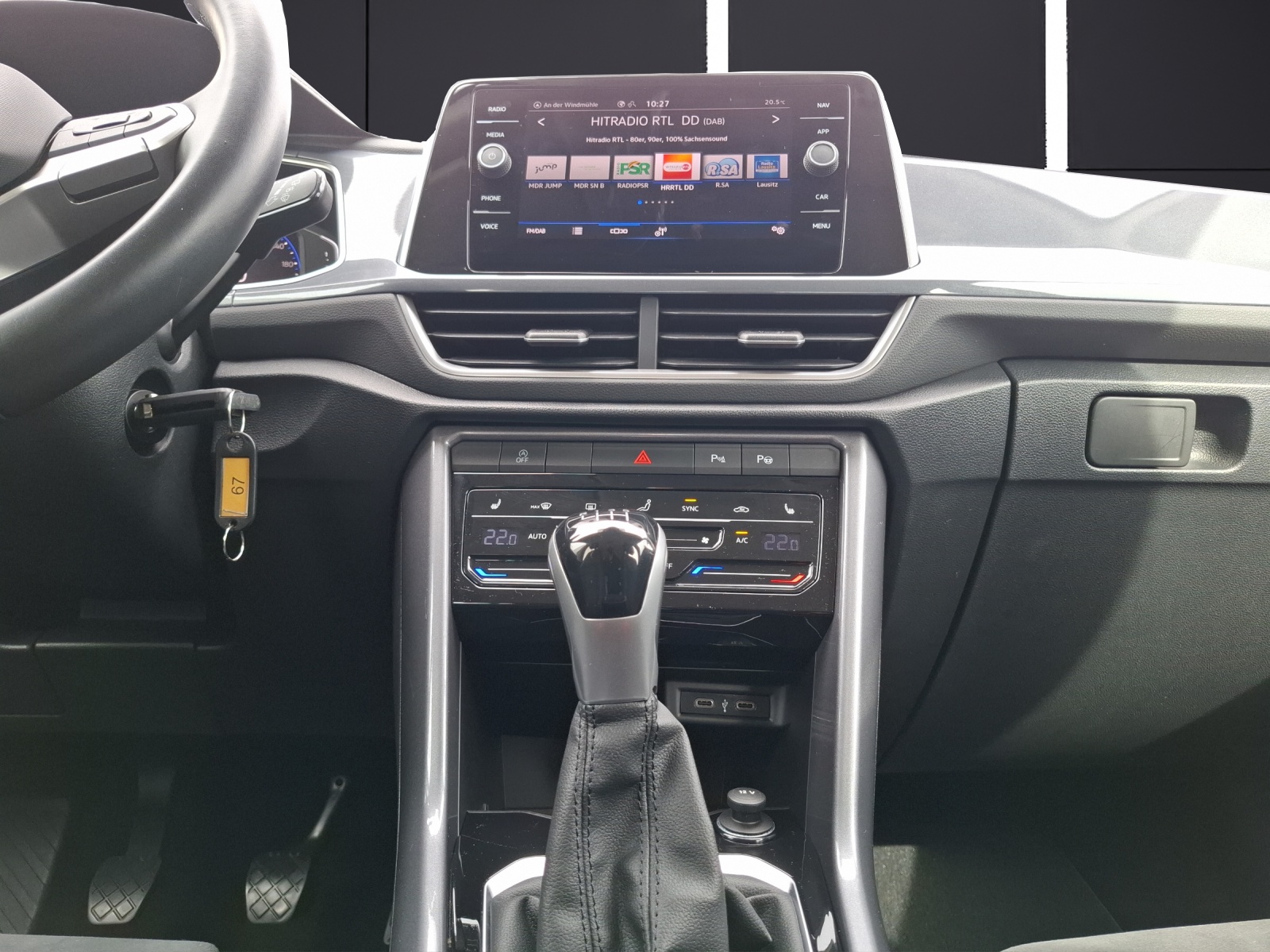 Fahrzeugabbildung Volkswagen T-Roc TSI Style LED Navi AID ACC Park-Assist SH