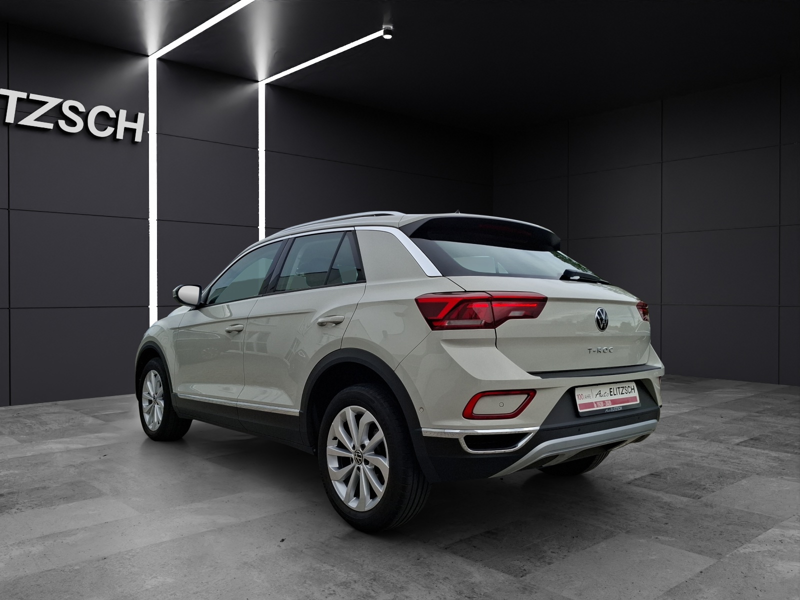 Fahrzeugabbildung Volkswagen T-Roc TSI Style LED Navi AID ACC Park-Assist SH