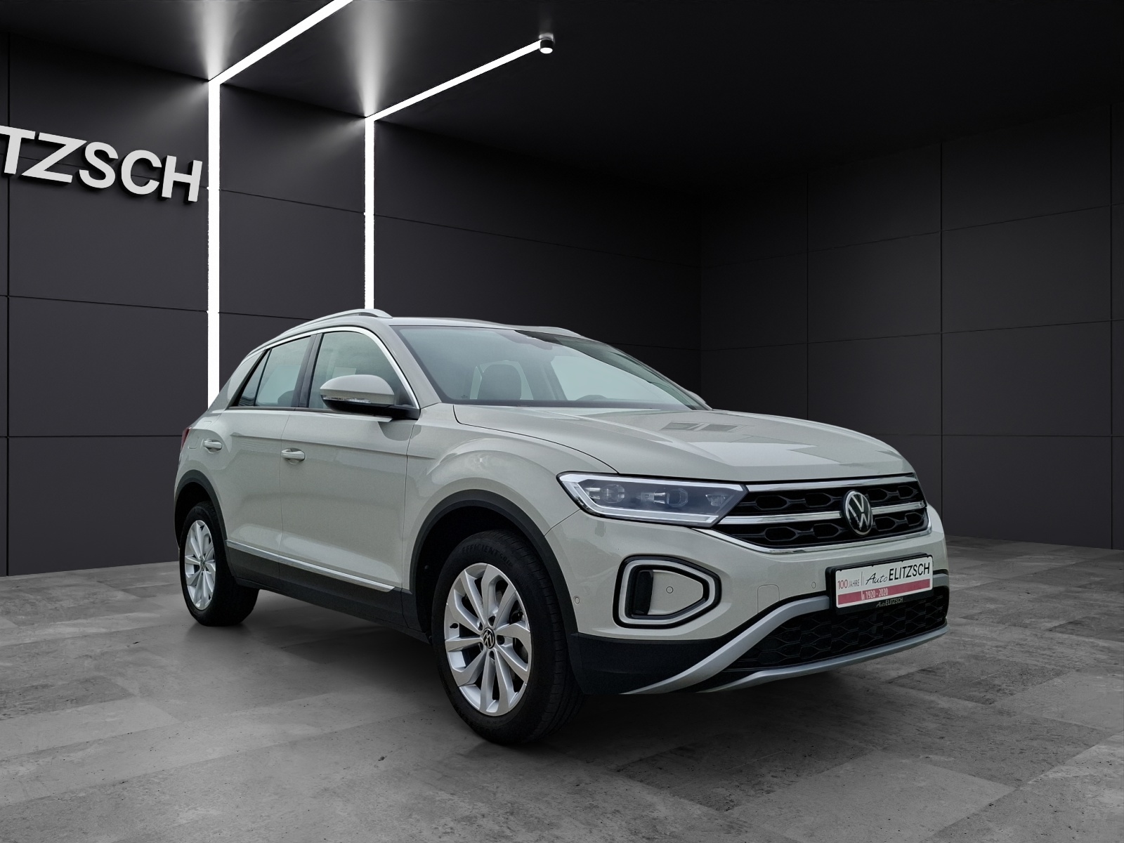 Fahrzeugabbildung Volkswagen T-Roc TSI Style LED Navi AID ACC Park-Assist SH