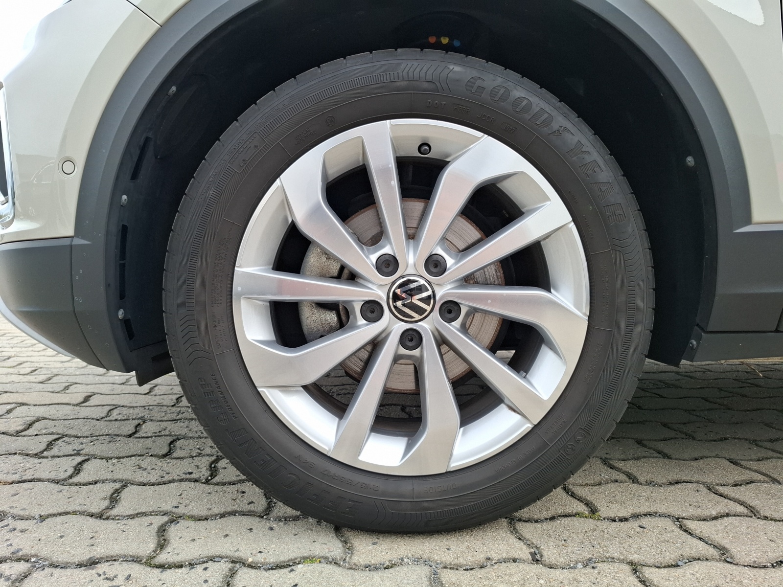 Fahrzeugabbildung Volkswagen T-Roc TSI Style LED Navi AID ACC Park-Assist SH