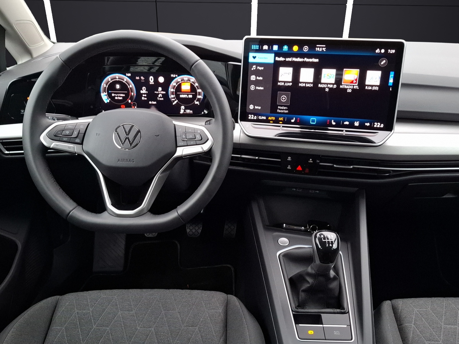 Fahrzeugabbildung Volkswagen Golf VIII TSI Life Standhzg LED Navi AID ACC RFK SH