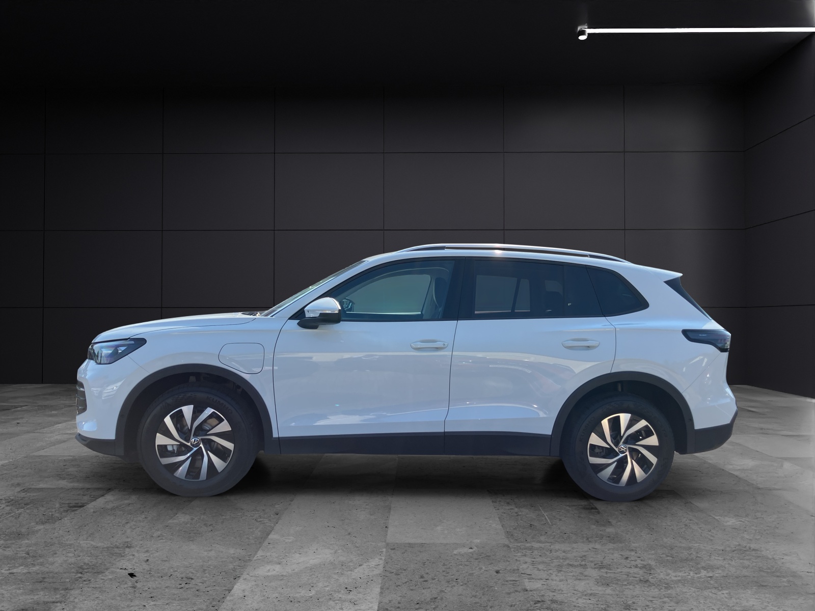Fahrzeugabbildung Volkswagen Tiguan 1.5 TSI eHybrid 150 kW Life IQ-LED AHK NAVI