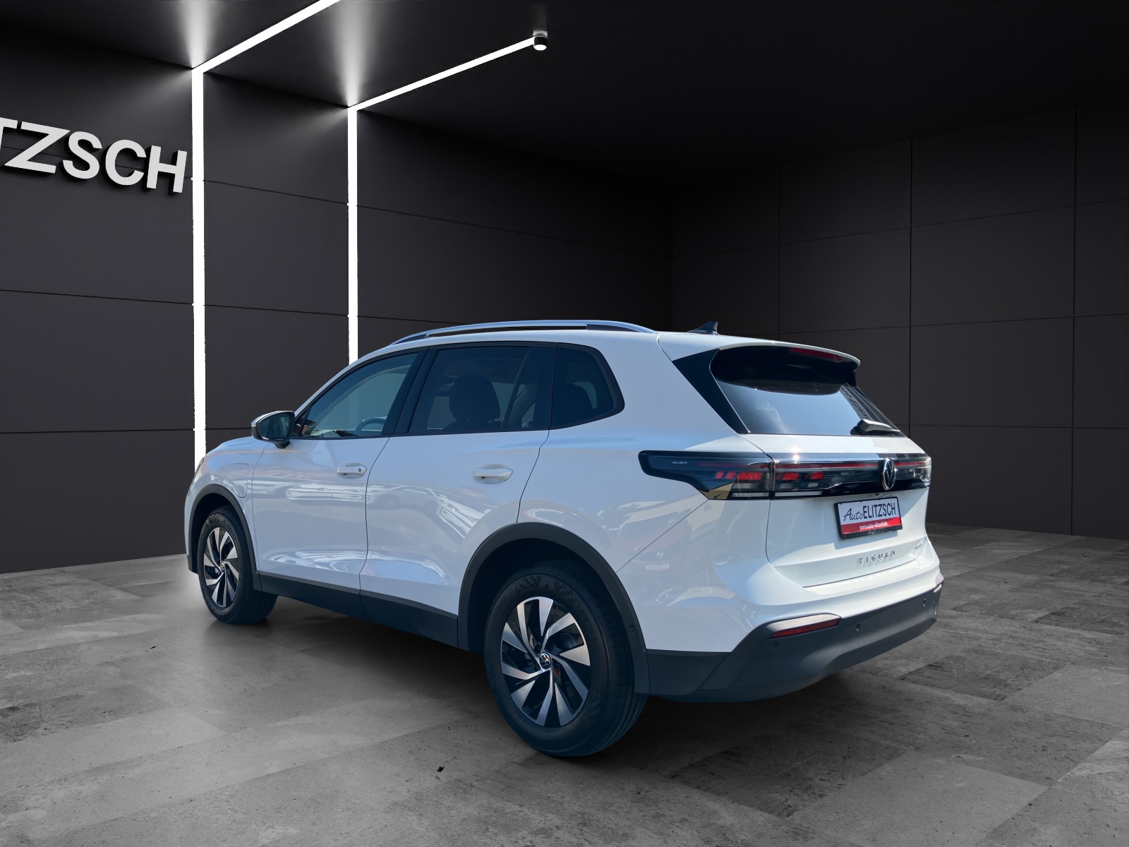 Fahrzeugabbildung Volkswagen Tiguan 1.5 TSI eHybrid 150 kW Life IQ-LED AHK NAVI