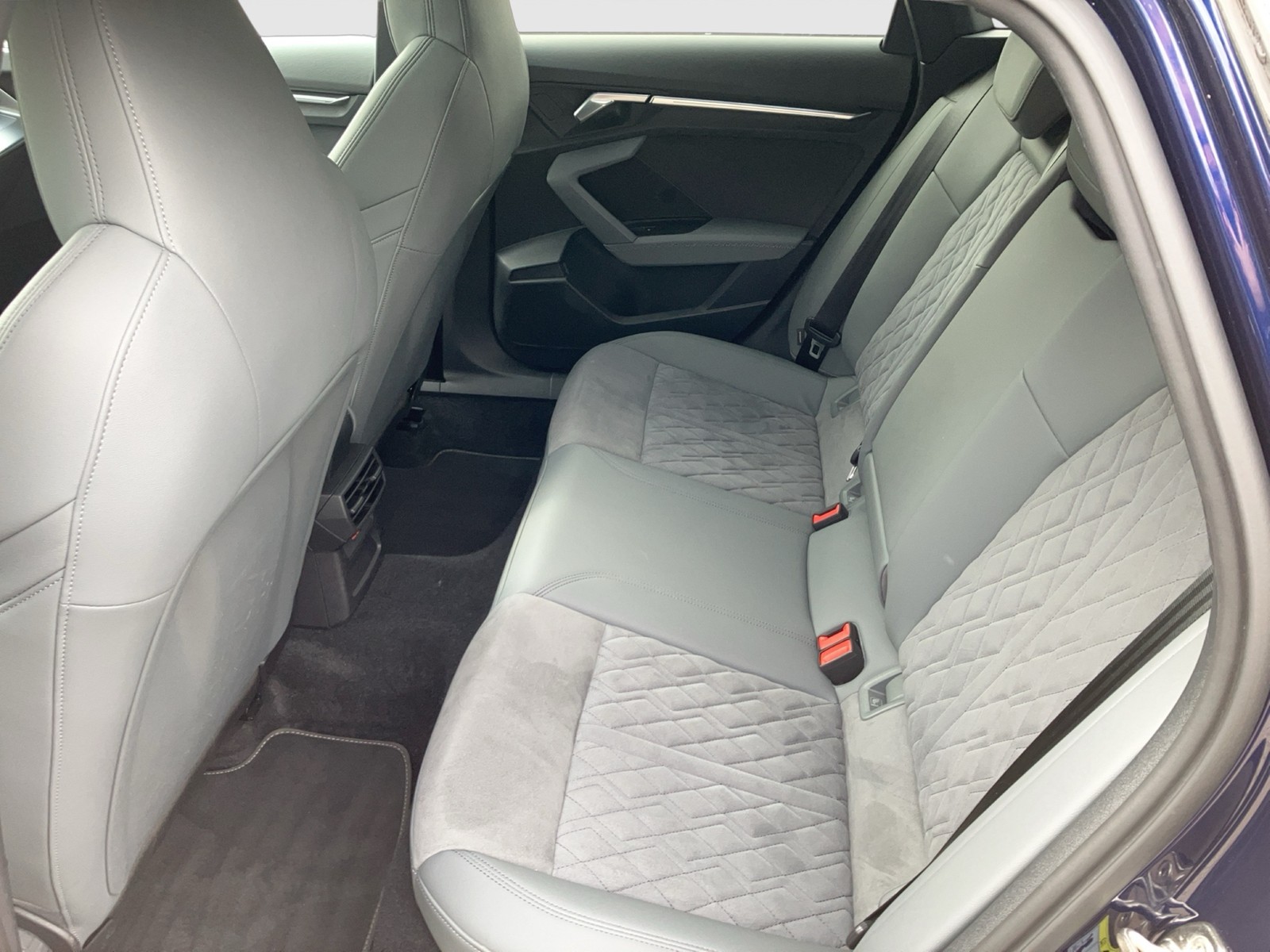Fahrzeugabbildung Audi A3 Sportback TFSI S line MATRIX PANO KAMERA NAVI