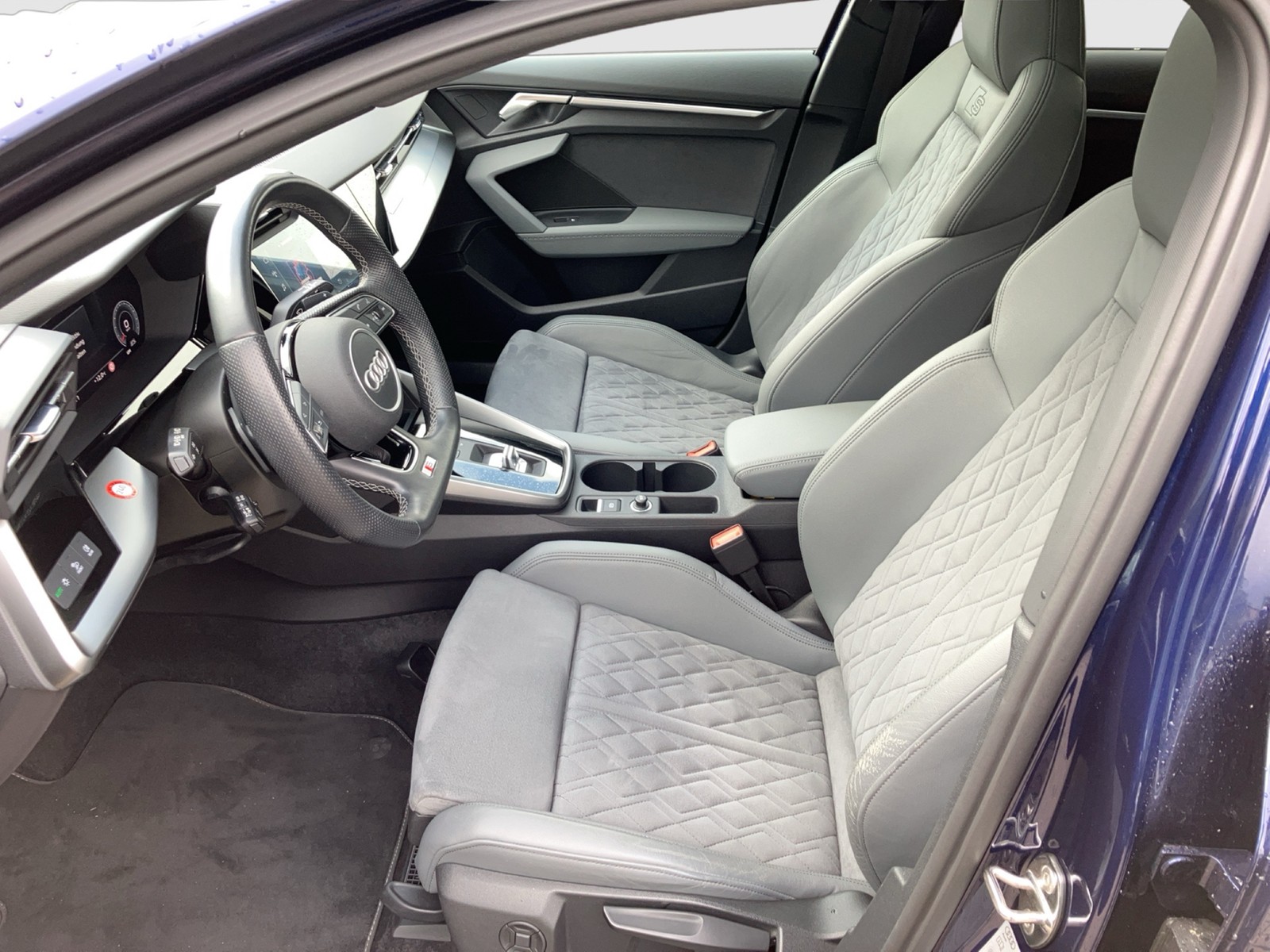 Fahrzeugabbildung Audi A3 Sportback TFSI S line MATRIX PANO KAMERA NAVI