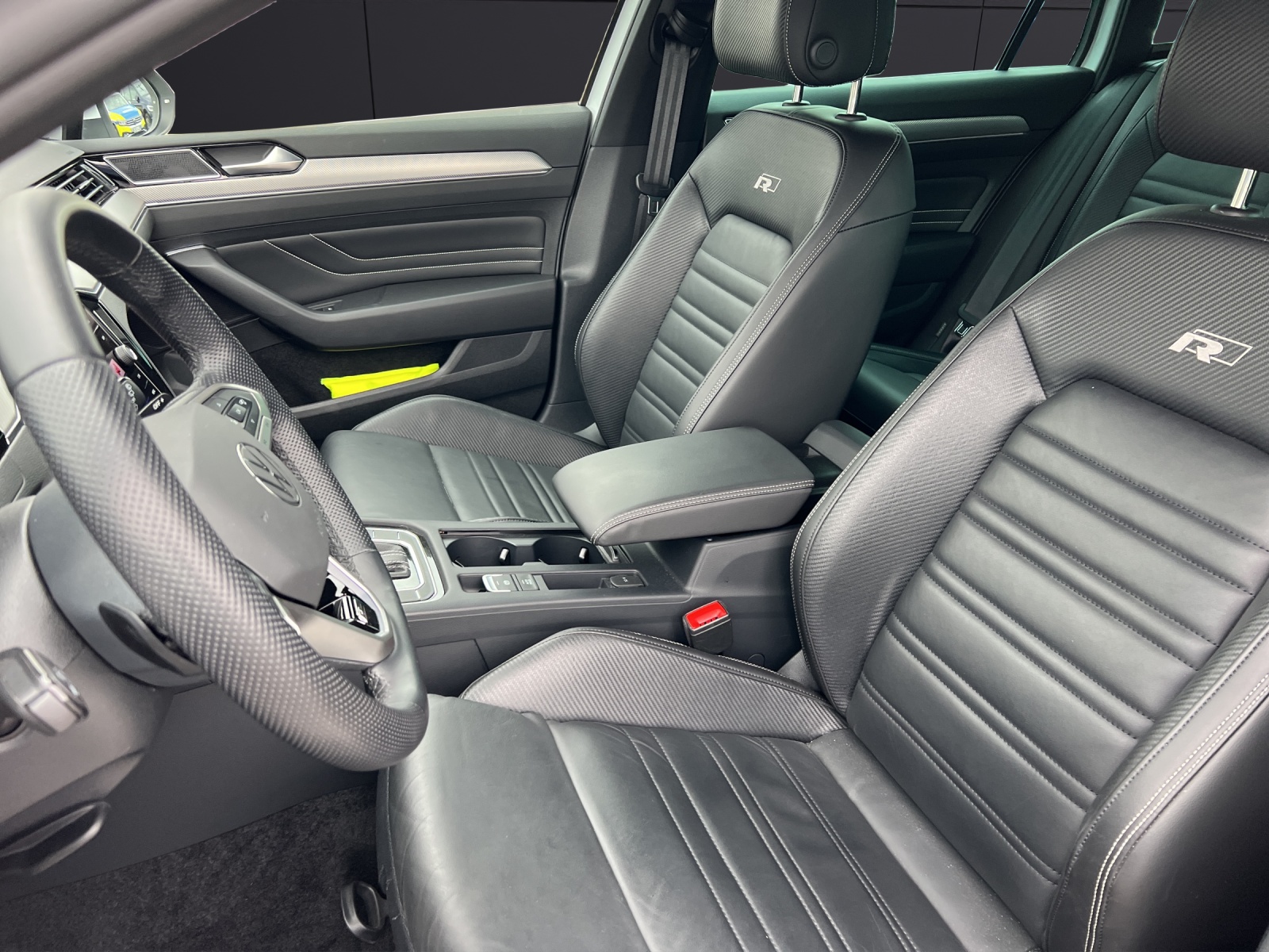 Fahrzeugabbildung Volkswagen Passat Variant R-Line Elegance TSI DSG LED ACC NAVI LEDER
