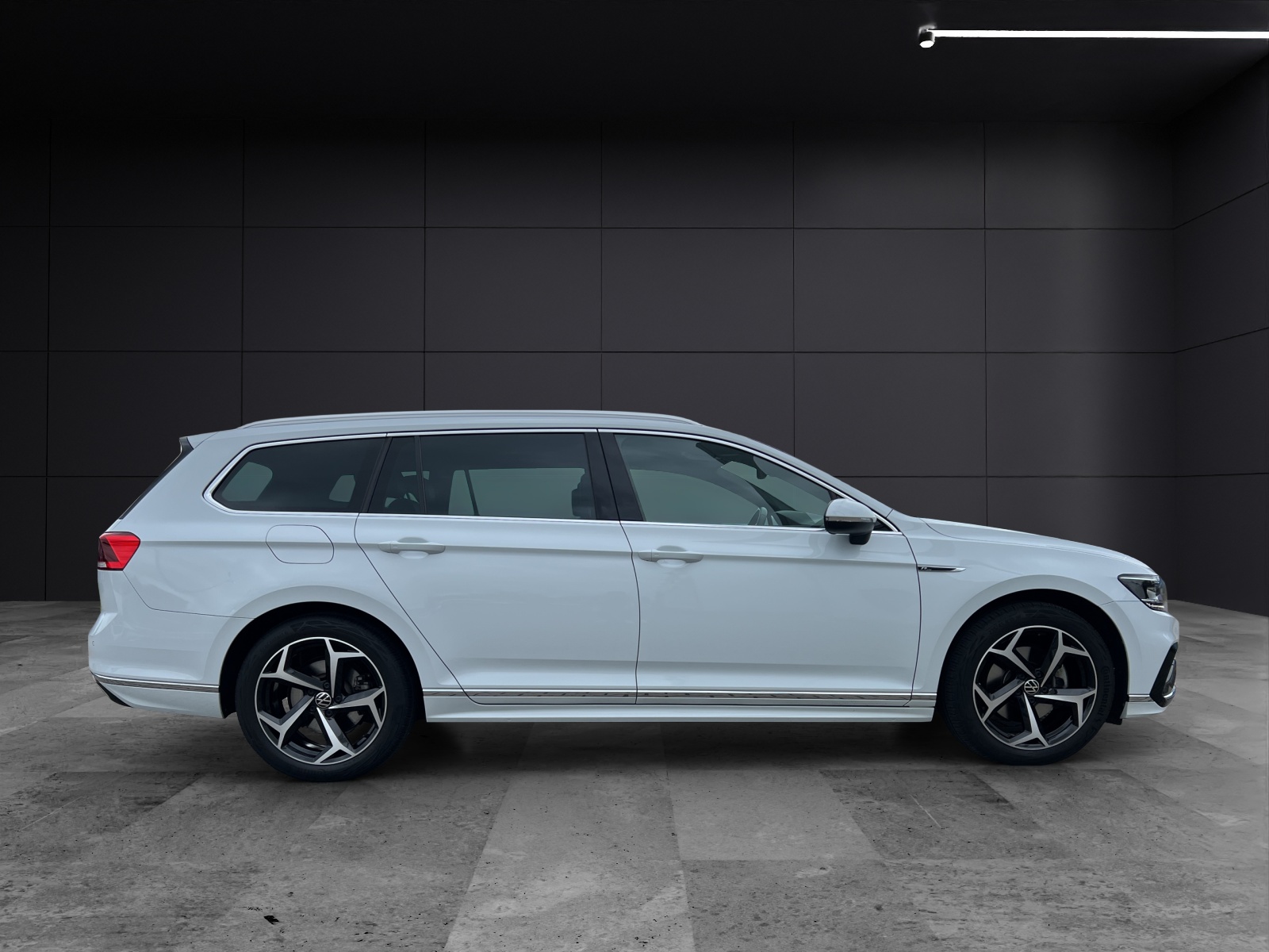 Fahrzeugabbildung Volkswagen Passat Variant R-Line Elegance TSI DSG LED ACC NAVI LEDER