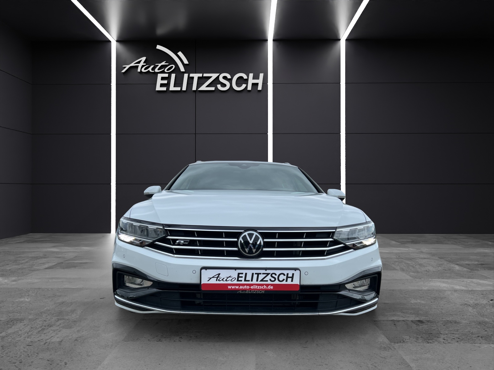 Fahrzeugabbildung Volkswagen Passat Variant R-Line Elegance TSI DSG LED ACC NAVI LEDER